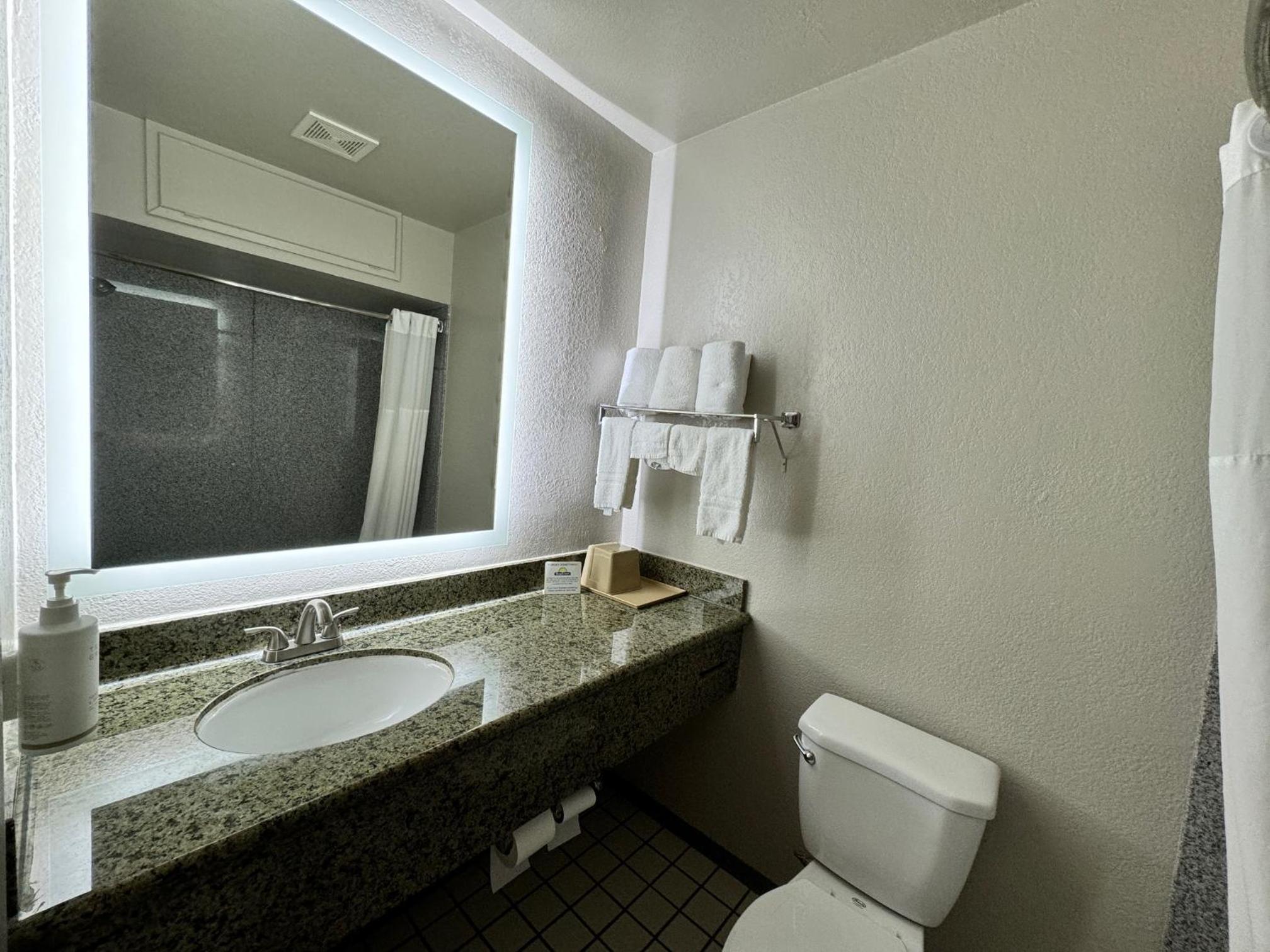 Van Horn Vacations - Days Inn by Wyndham Van Horn TX - Property Image 19