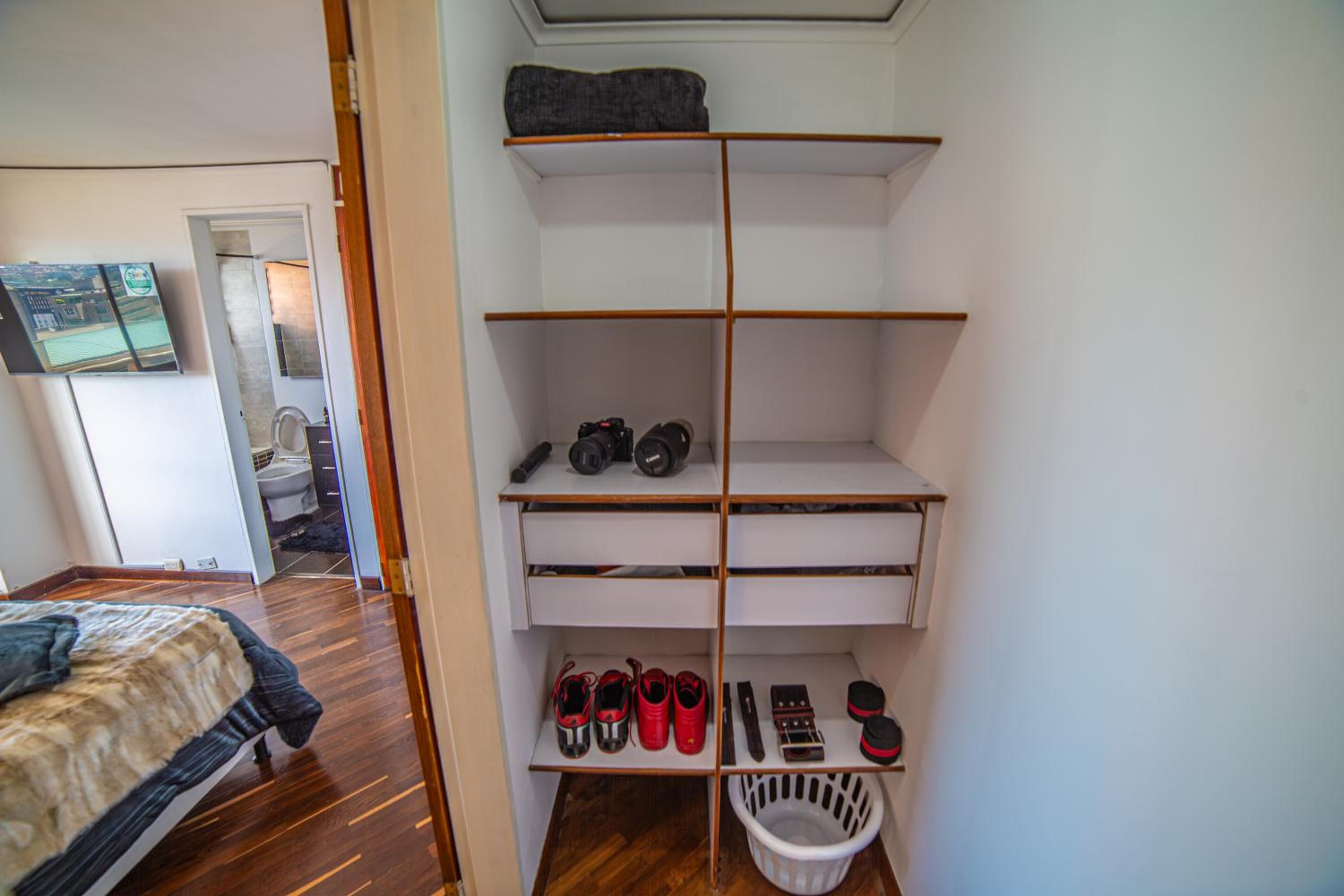 Top floor apt w/Balcony in El Poblado