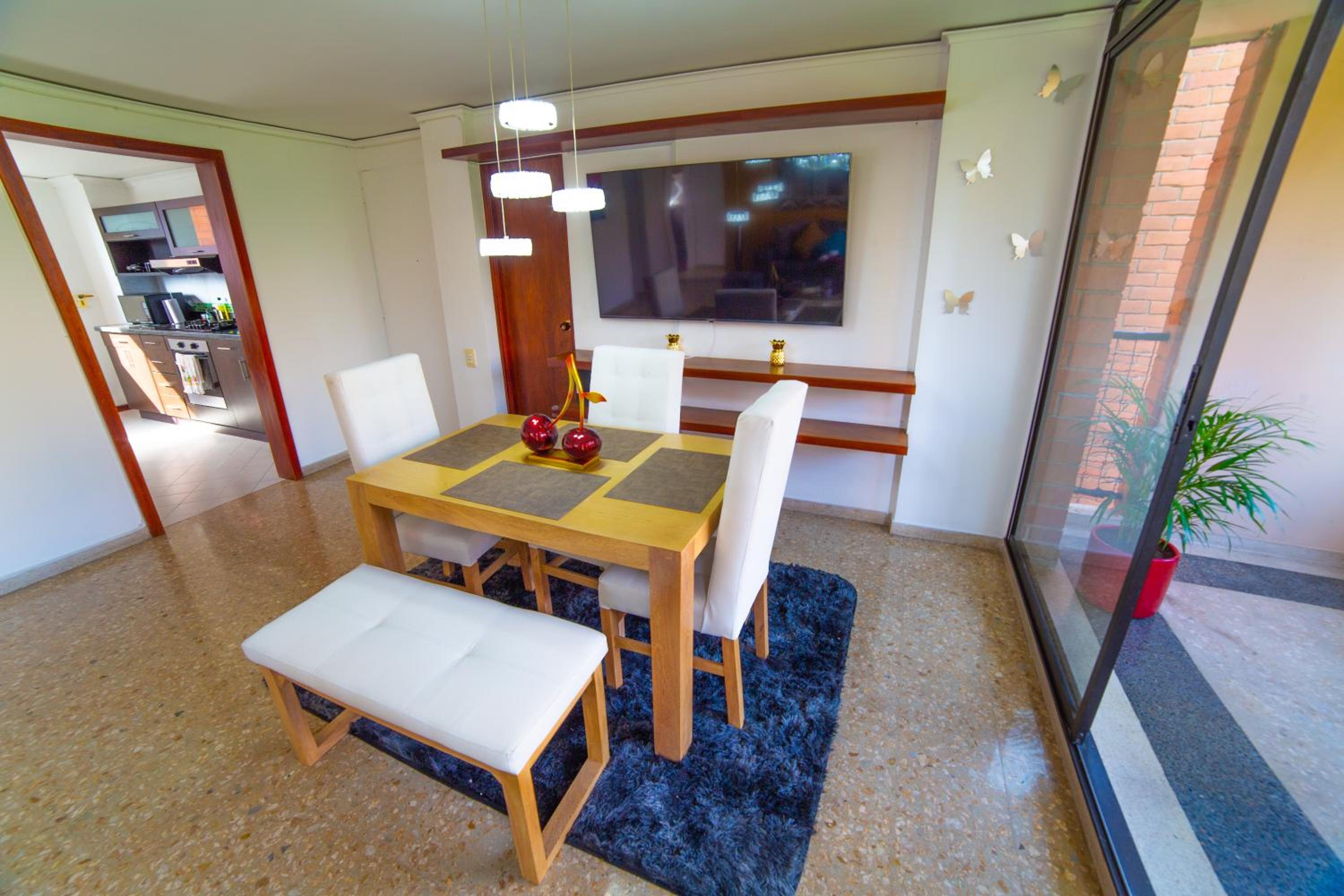 Top floor apt w/Balcony in El Poblado
