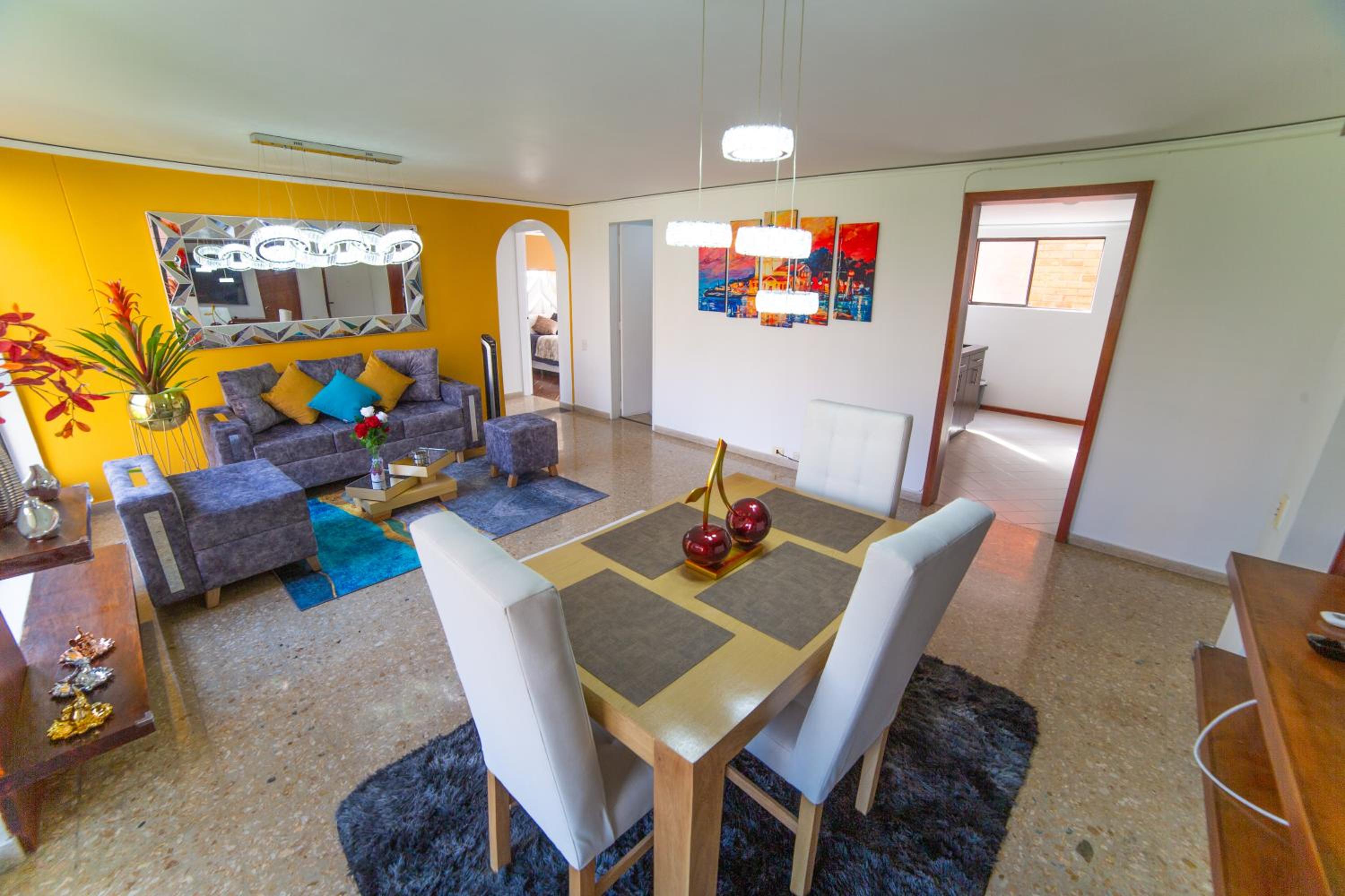 Top floor apt w/Balcony in El Poblado