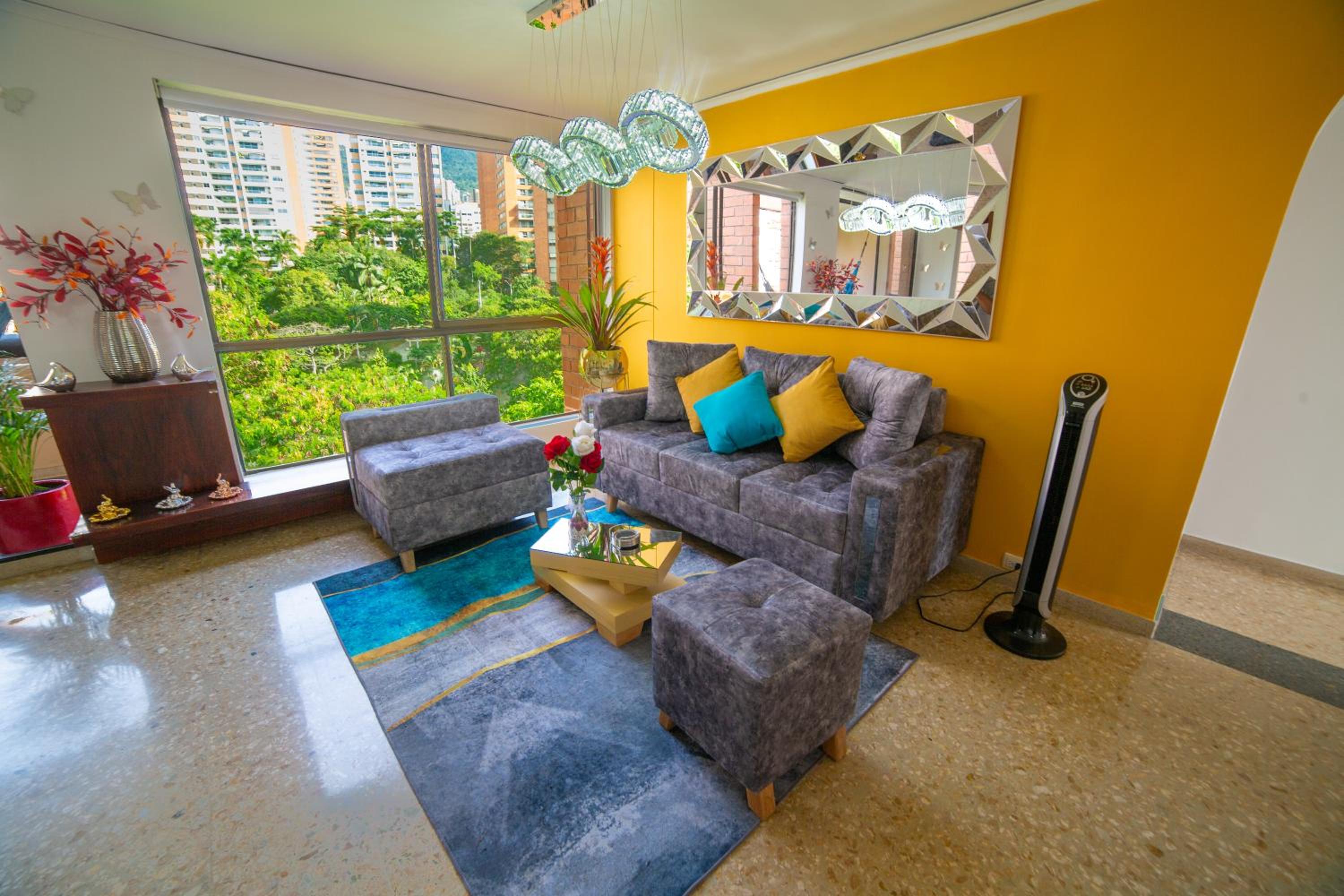 Top floor apt w/Balcony in El Poblado