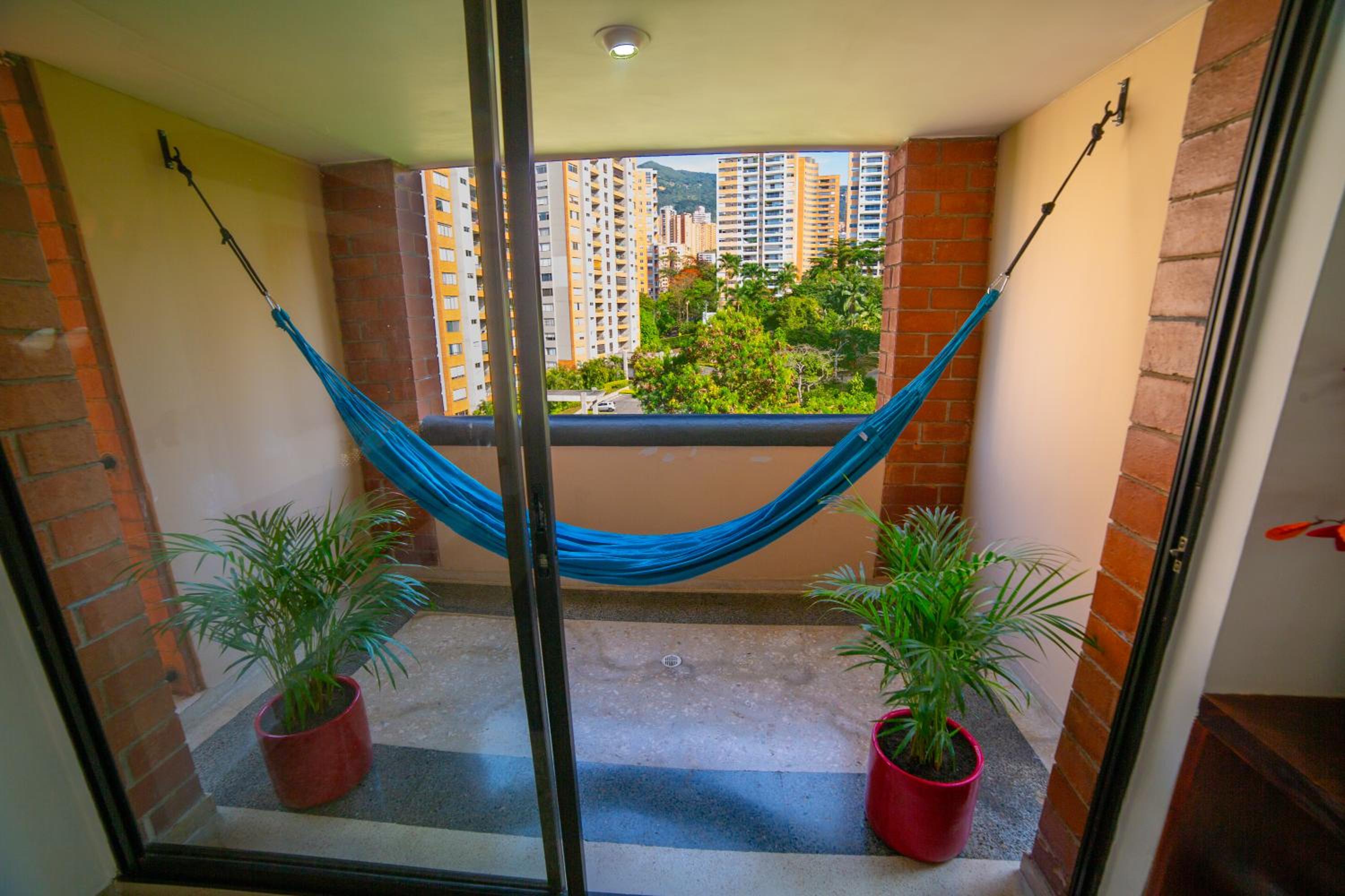 Top floor apt w/Balcony in El Poblado