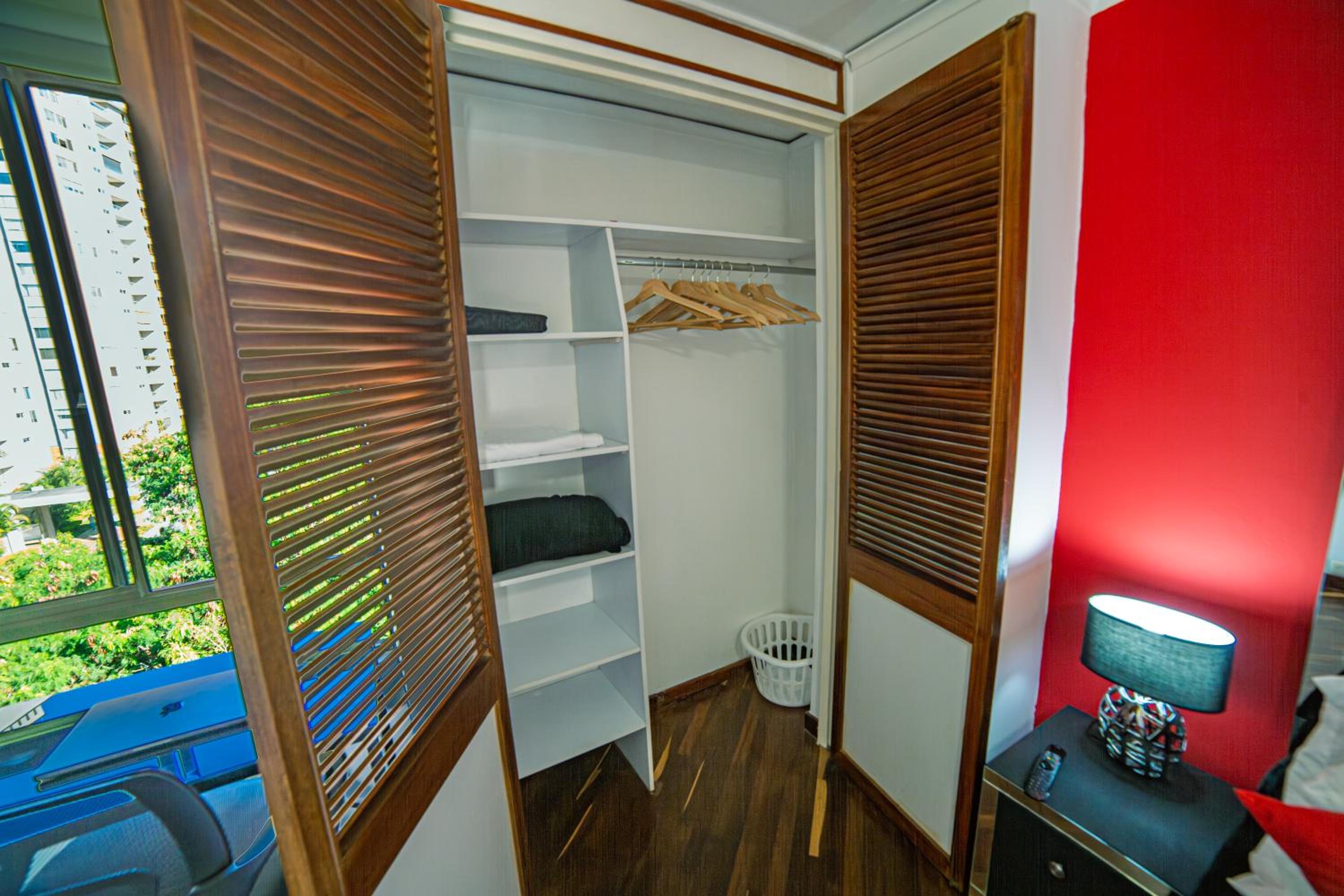 Top floor apt w/Balcony in El Poblado