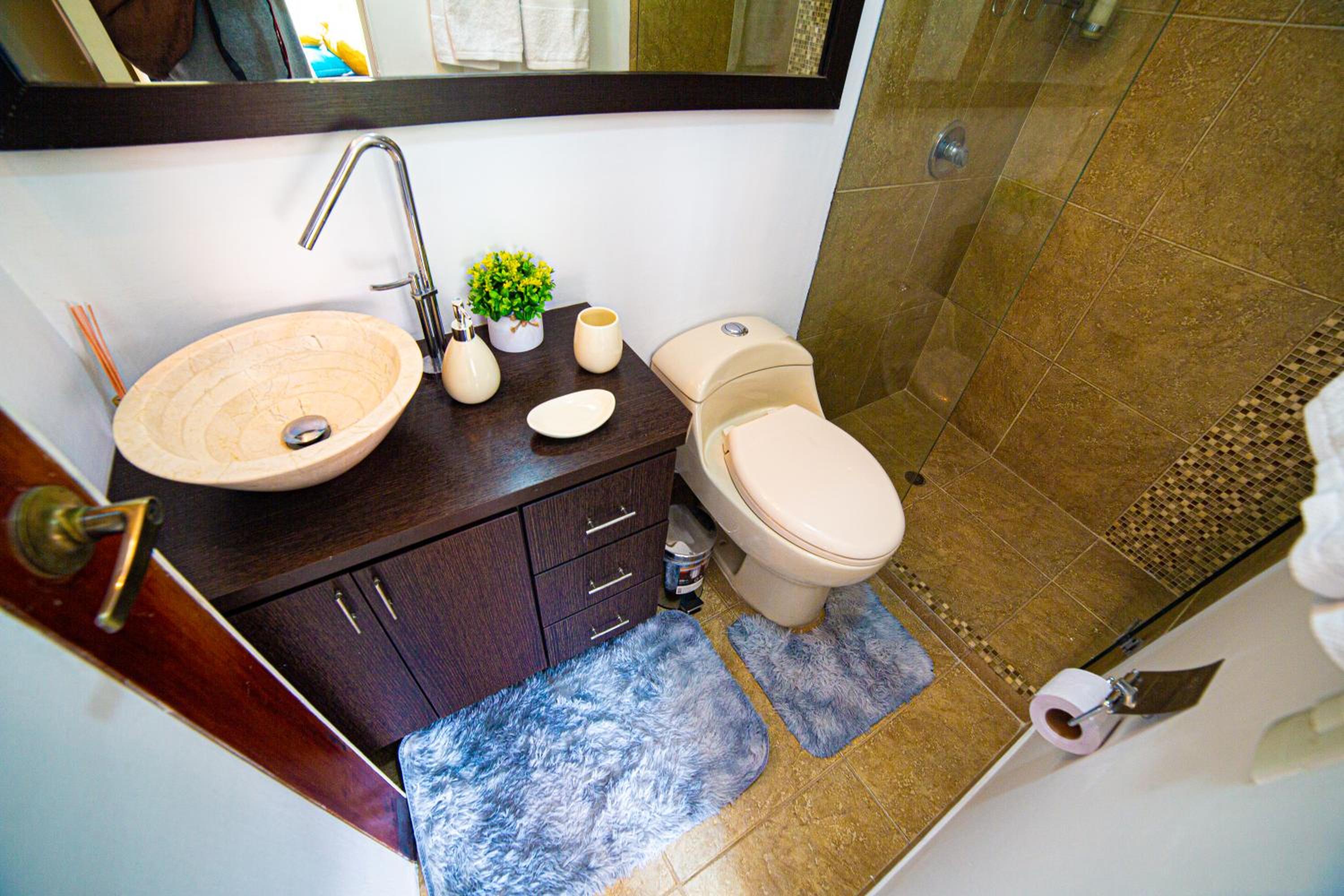 Top floor apt w/Balcony in El Poblado