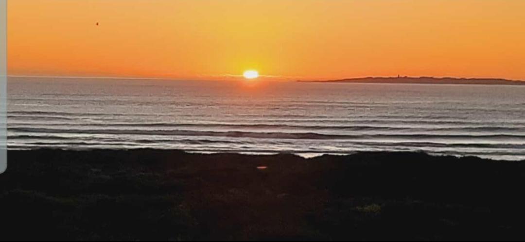 Beachfront 3-bedroom with Robben Island views view 5