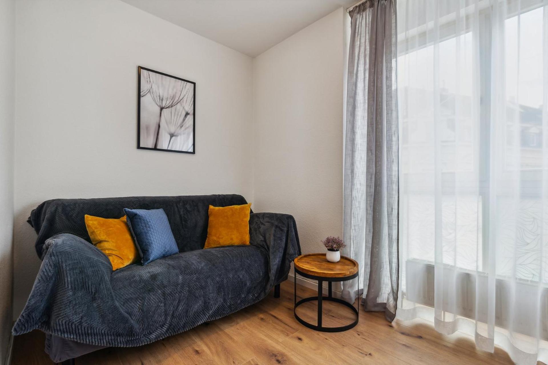 Gelbe Koffer - Family & Business Apartment in Neunkirchen - 2 SZ - bis 5 Pers - Parkplatz - Self-Check-in - Balkon