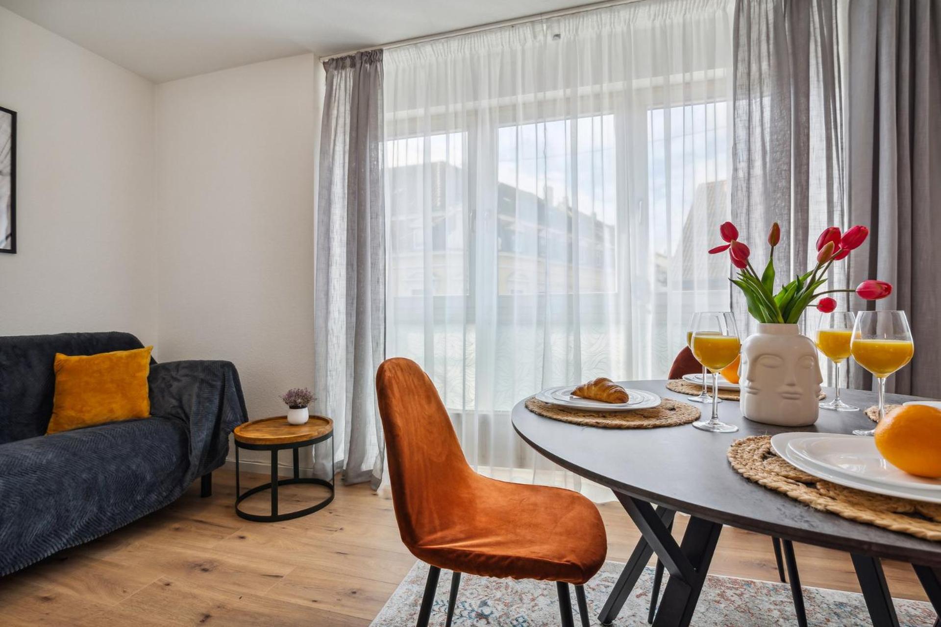 Gelbe Koffer - Family & Business Apartment in Neunkirchen - 2 SZ - bis 5 Pers - Parkplatz - Self-Check-in - Balkon