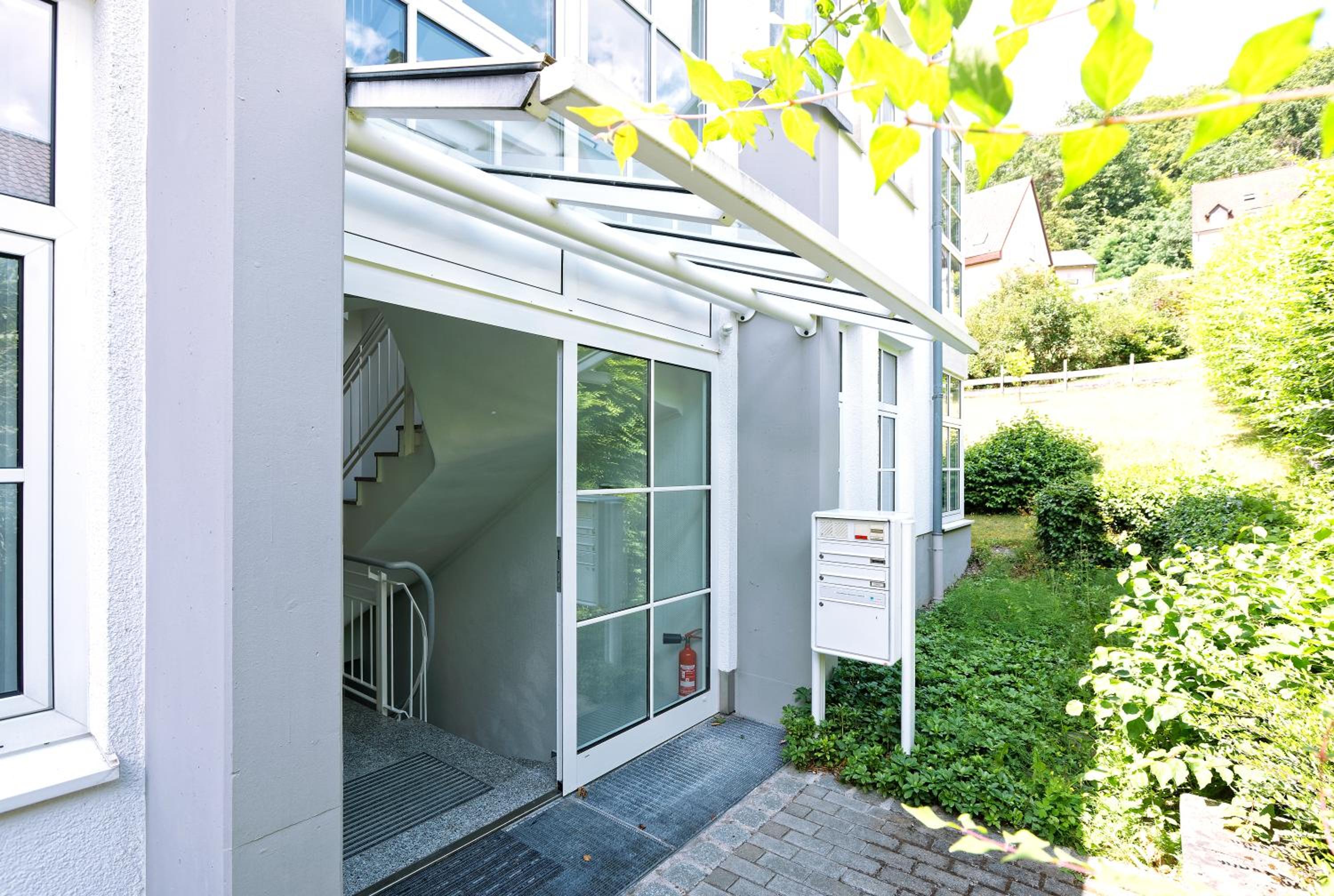 Exklusives Penthouse mit Dachterrasse, hochwertig ausgestatteter Küche mit Dampfgarer, inklusive 2 Stellplätze und Fahrradgarage