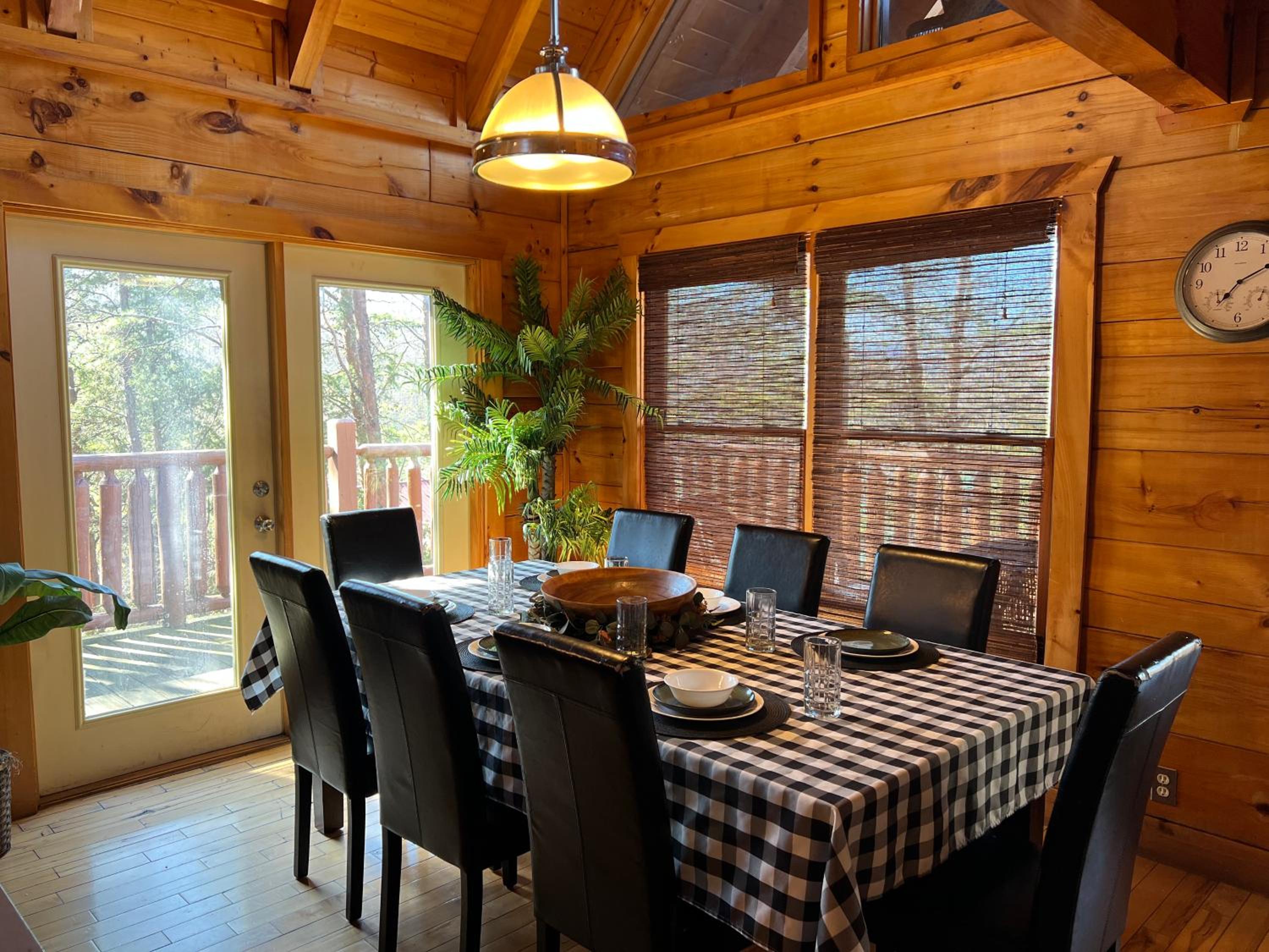 Airport Runway 33 3BR Cabin-Sleeps 10-Near Pigeon Forge FREE Tickets-1 Mile to Downtown view 4