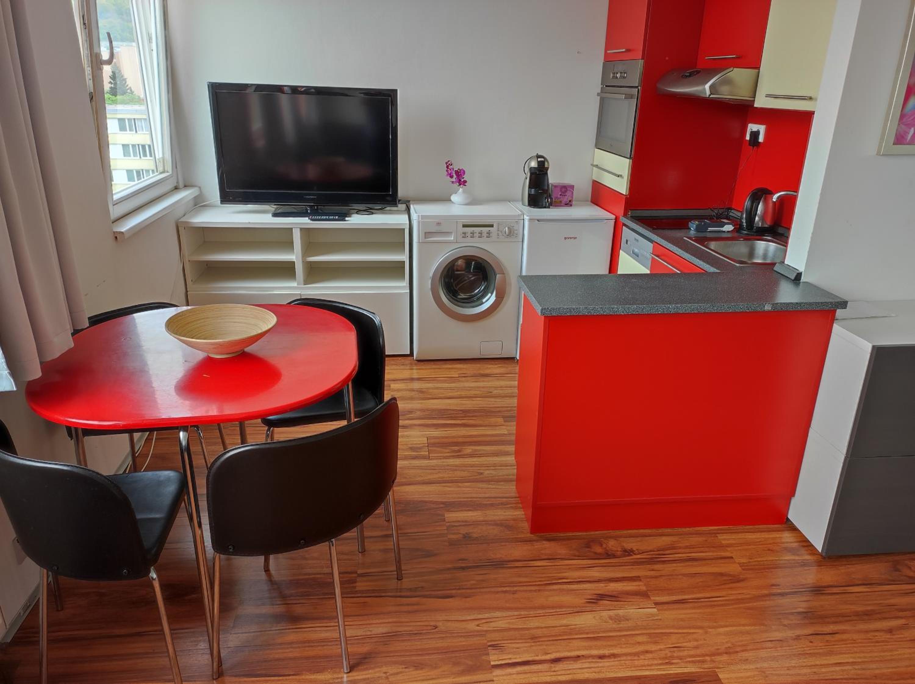 Golden Family Apartments