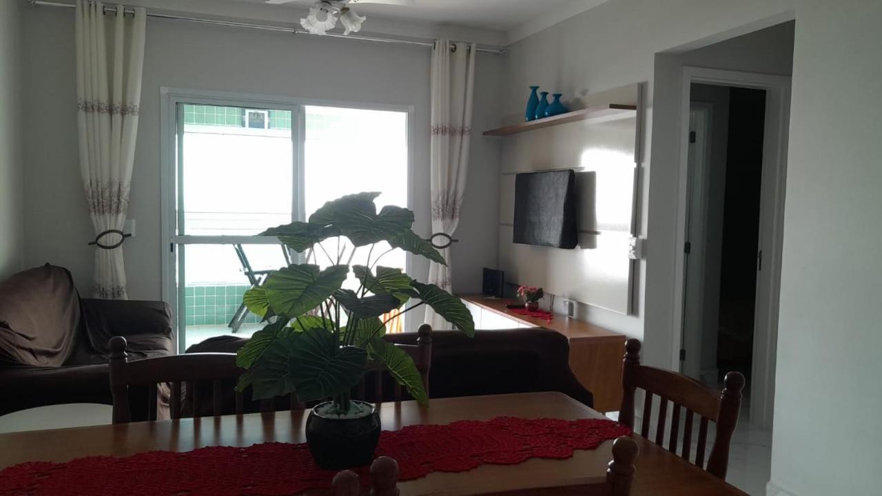 Belíssimo apartamento frente mar