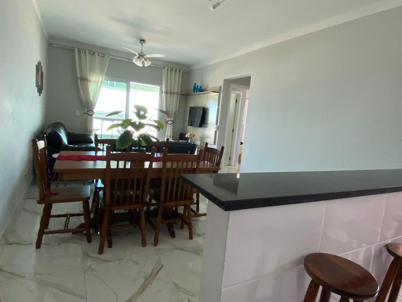 Belíssimo apartamento frente mar