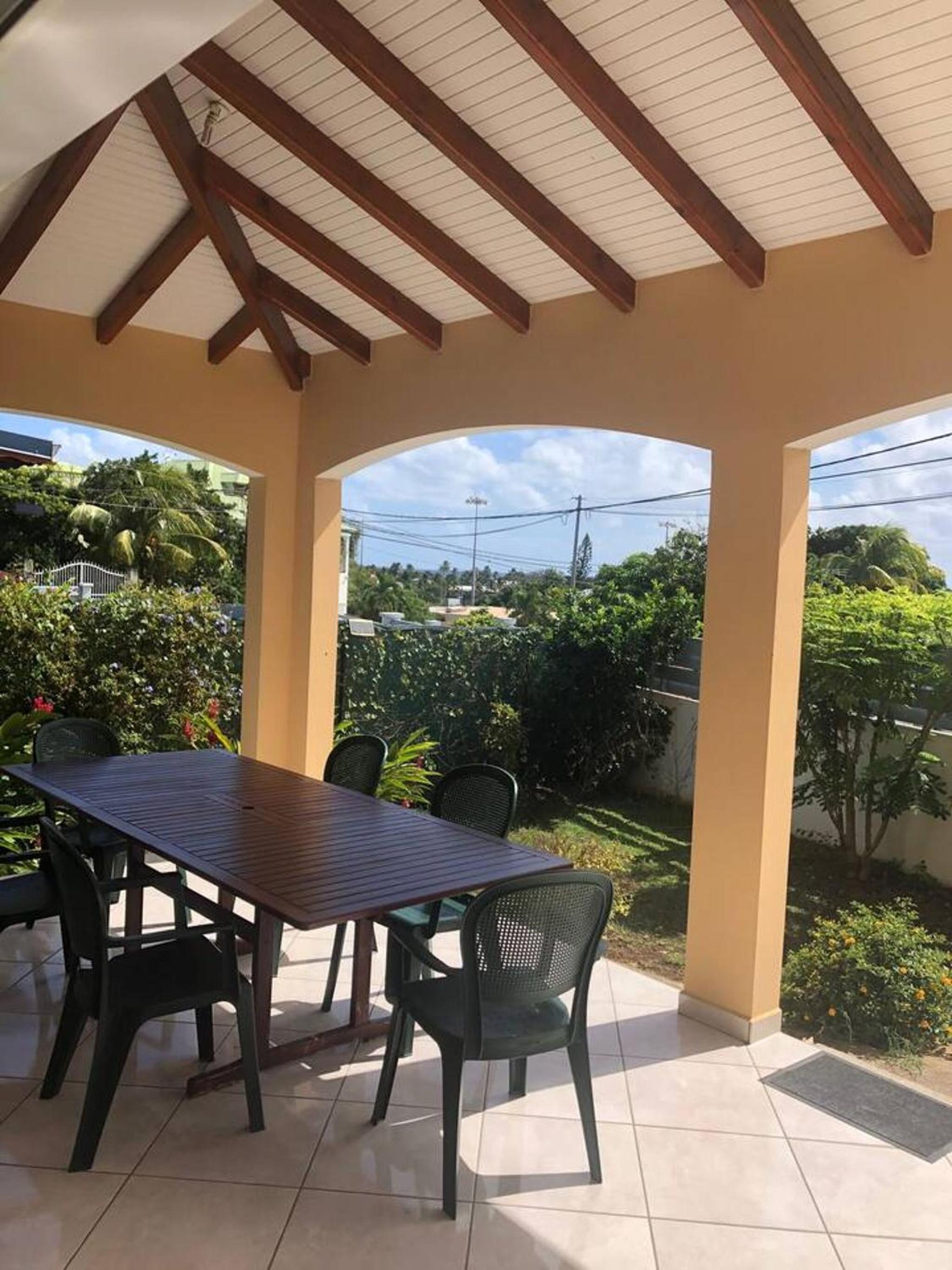 Maison familiale avec terrasse Sainte Anne + Capacite 10 pers view 3