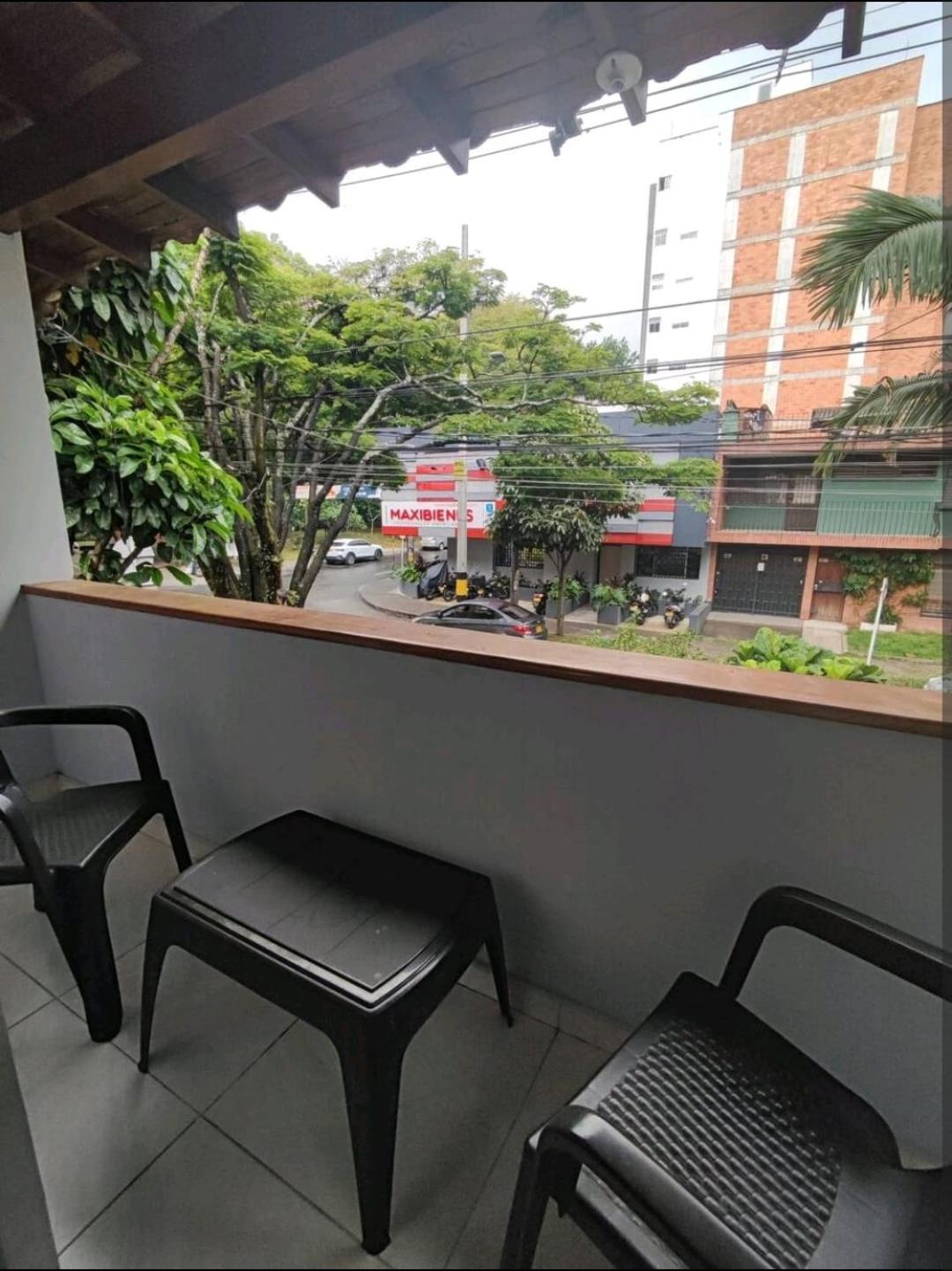 apartamento loft a media cuadra de la estación floresta