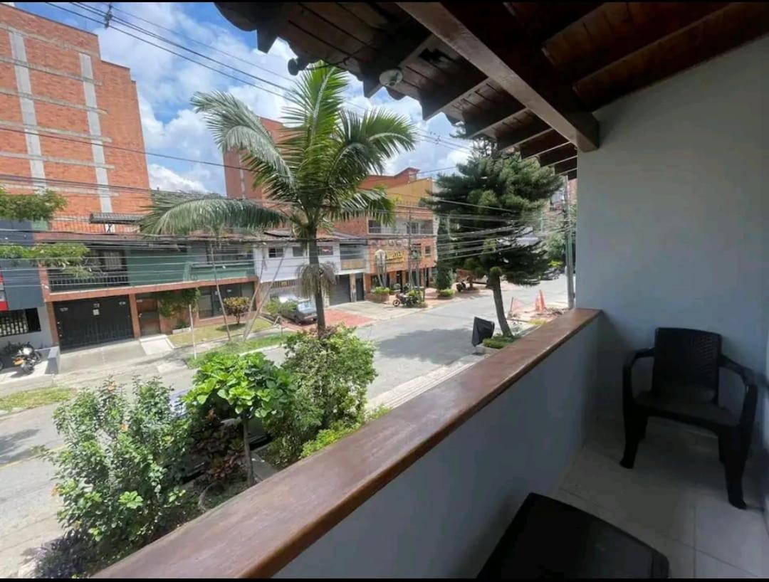 apartamento loft a media cuadra de la estación floresta