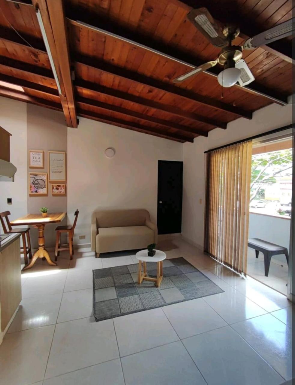 apartamento loft a media cuadra de la estación floresta