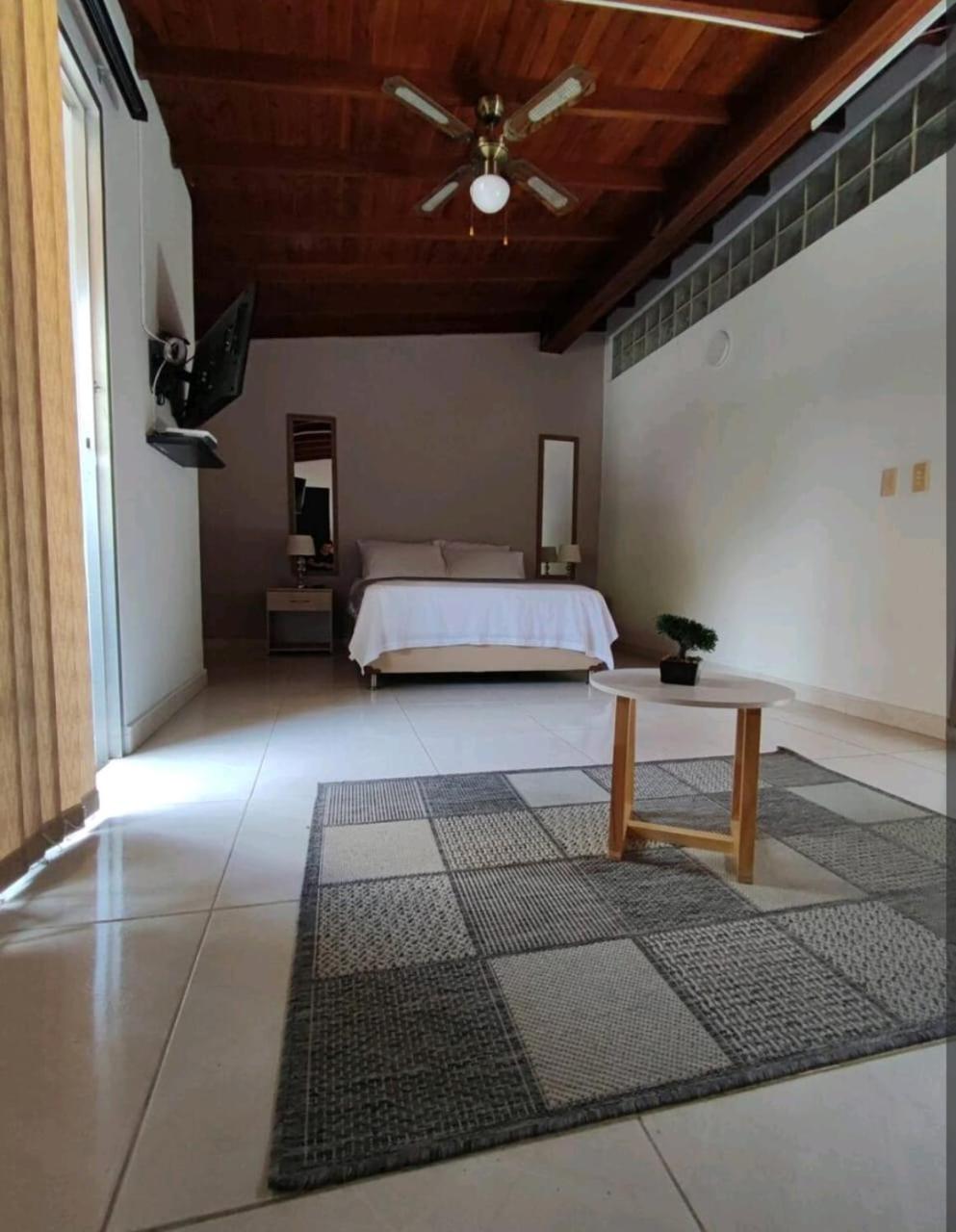 apartamento loft a media cuadra de la estación floresta