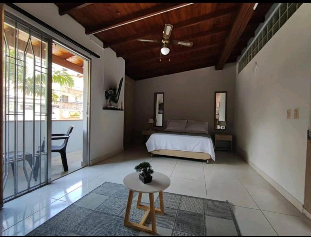 apartamento loft a media cuadra de la estación floresta