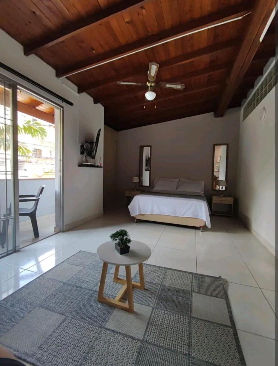 apartamento loft a media cuadra de la estación floresta