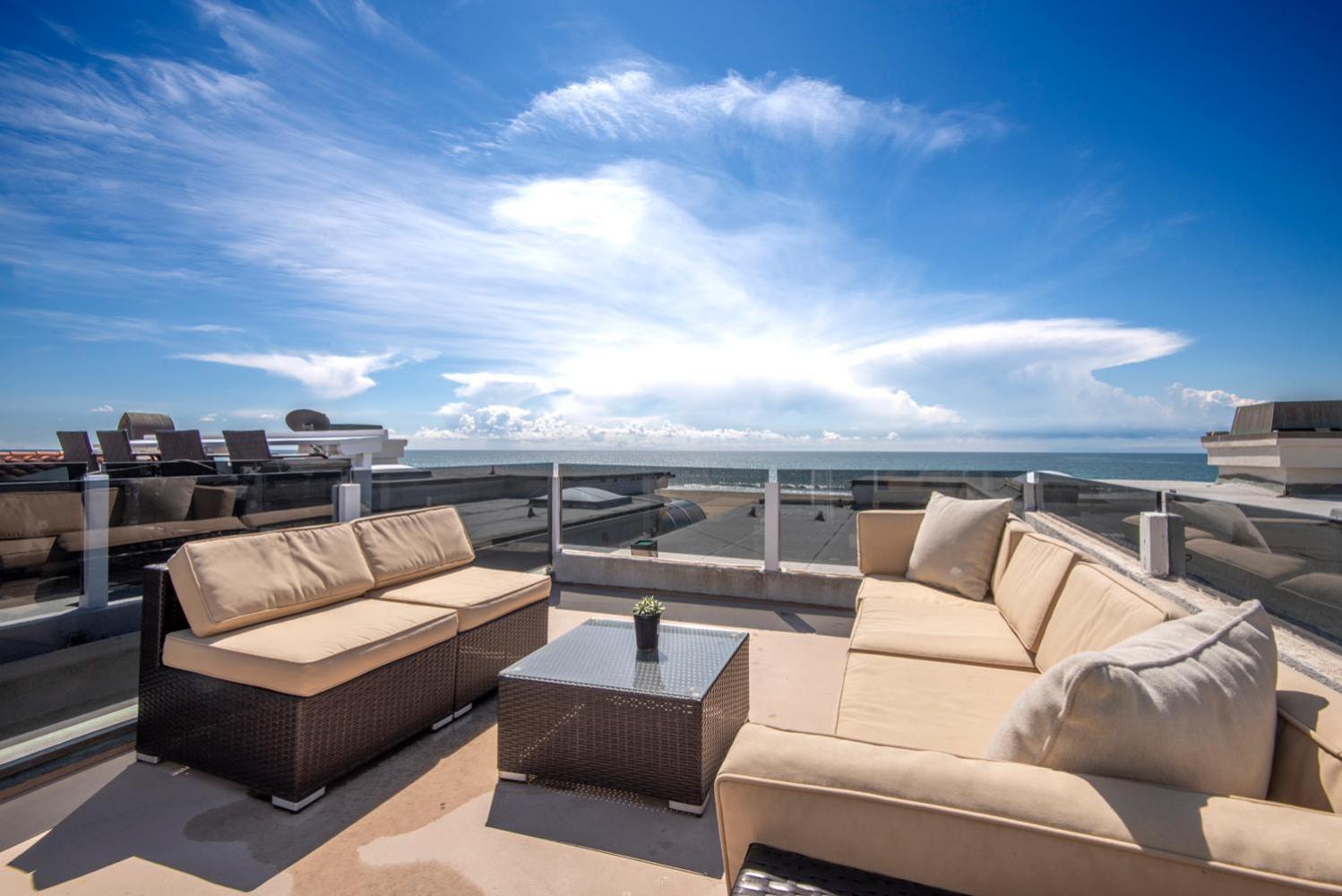 2 Story Oceanfront Patio and Ocean Views on 59th St view 4