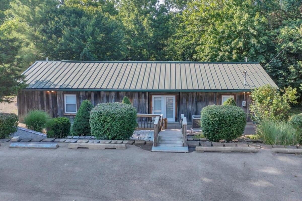Modern 4BR House in Bloomington