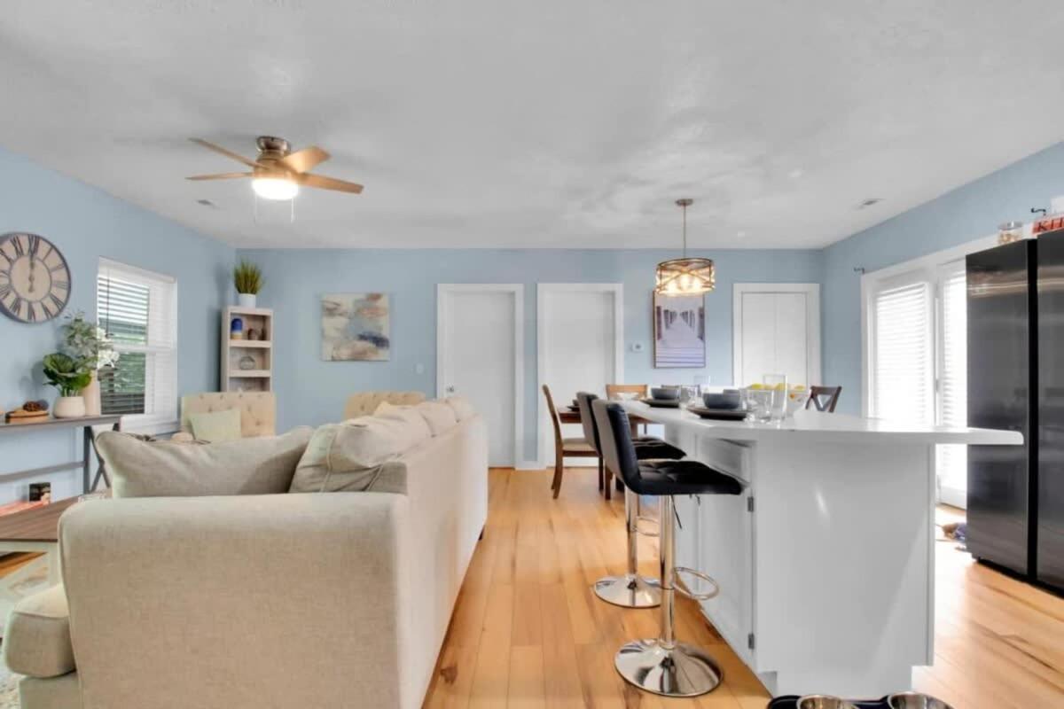 Modern 4BR House in Bloomington