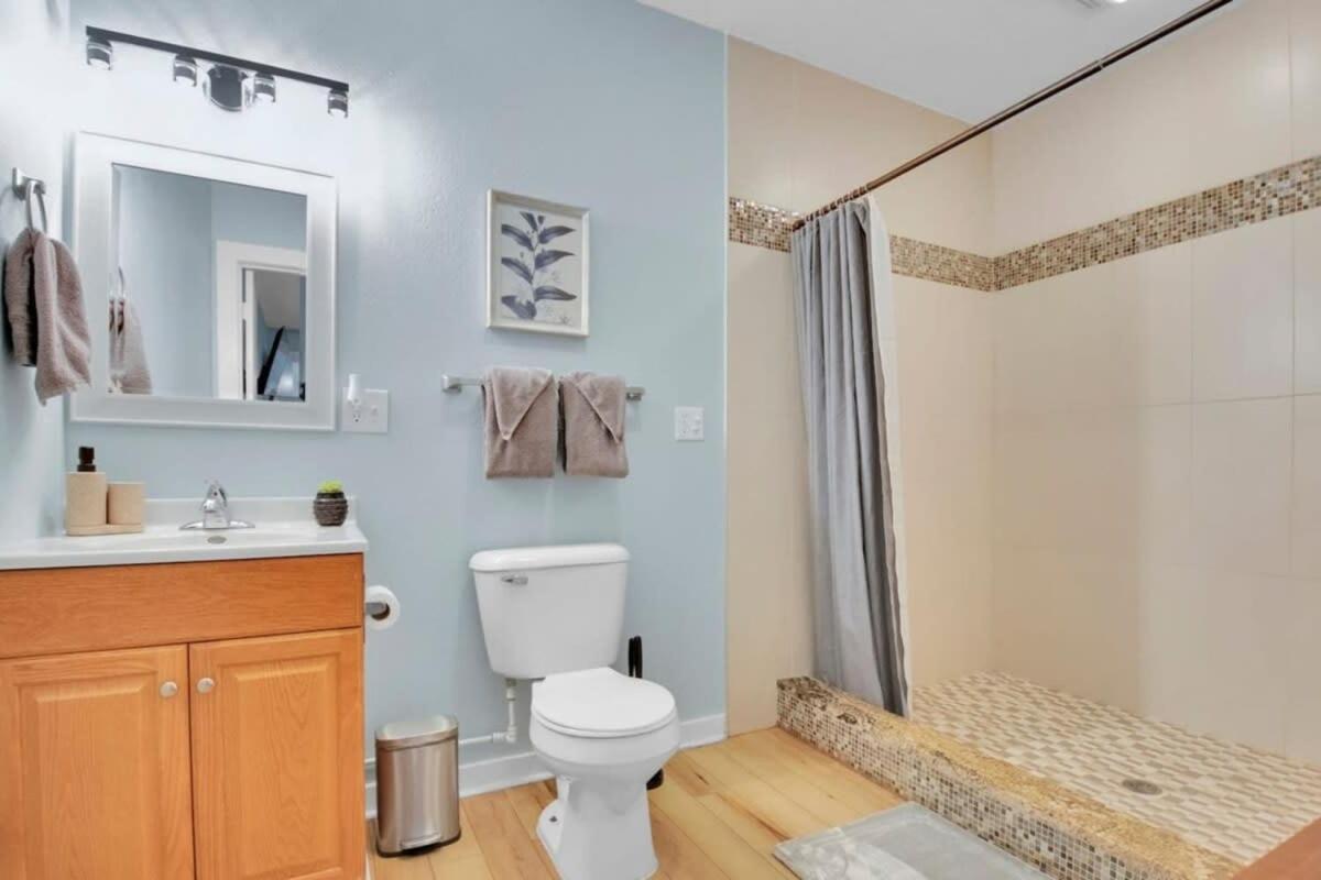 Modern 4BR House in Bloomington