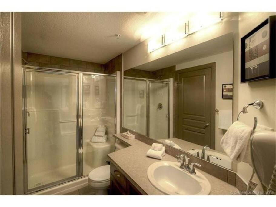 Upscale Resort Stay! Private+Peaceful on Creekside