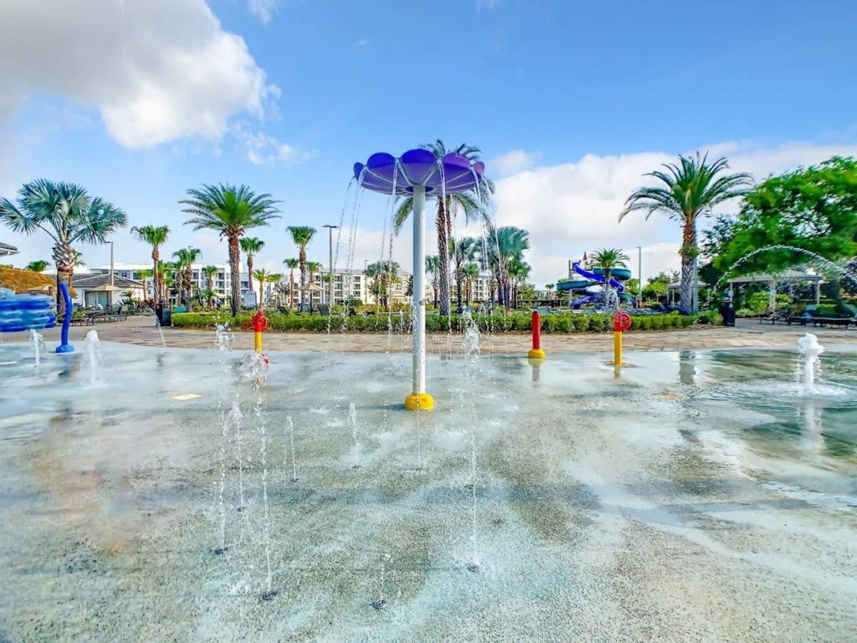 Lovely 2BR condo with 2 Clubhouses & Waterpark view 5