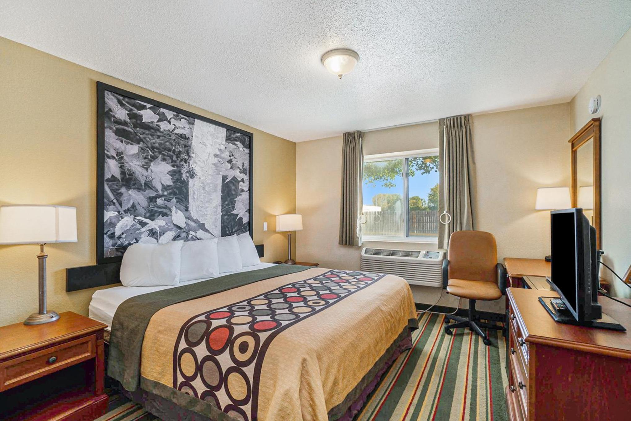 Mount Pleasant Vacations - Super 8 by Wyndham Mt. Pleasant - Property Image 11