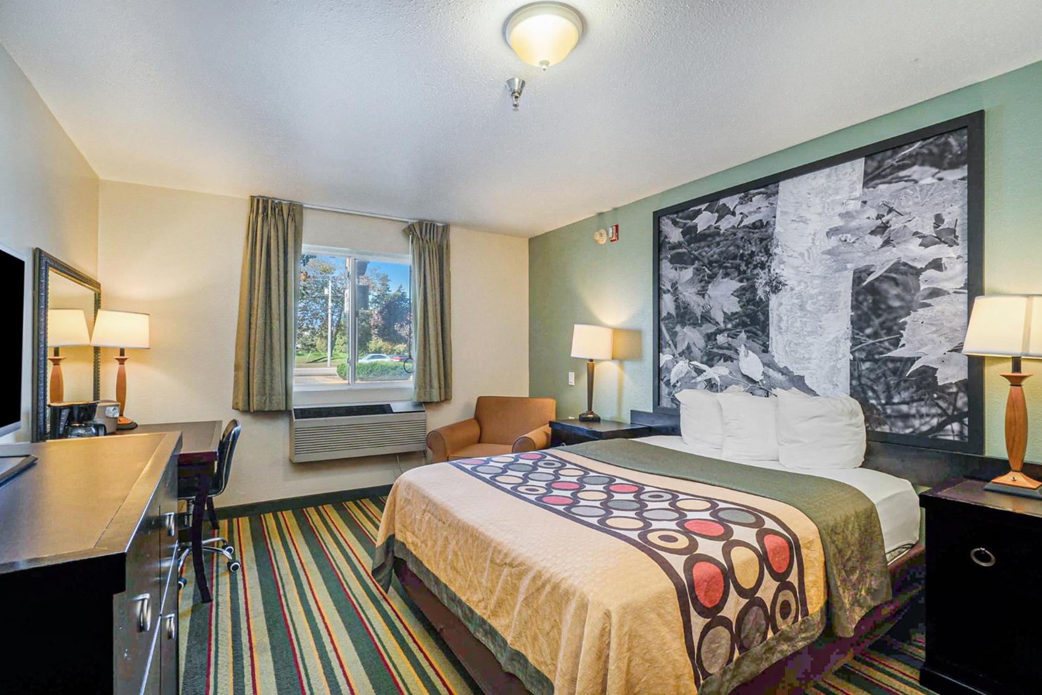 Mount Pleasant Vacations - Super 8 by Wyndham Mt. Pleasant - Property Image 8