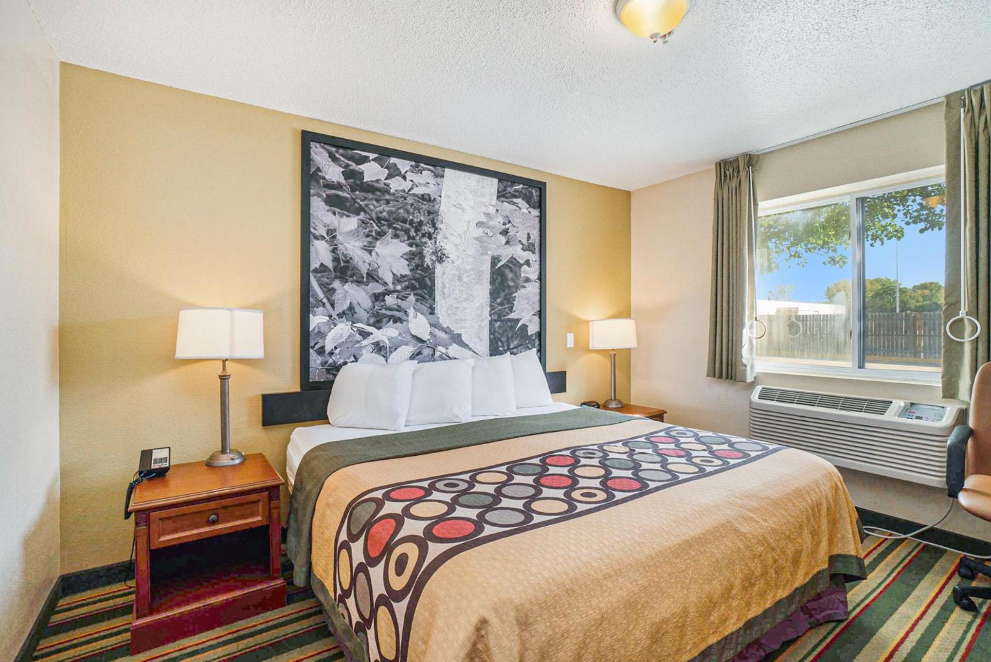 Mount Pleasant Vacations - Super 8 by Wyndham Mt. Pleasant - Property Image 9