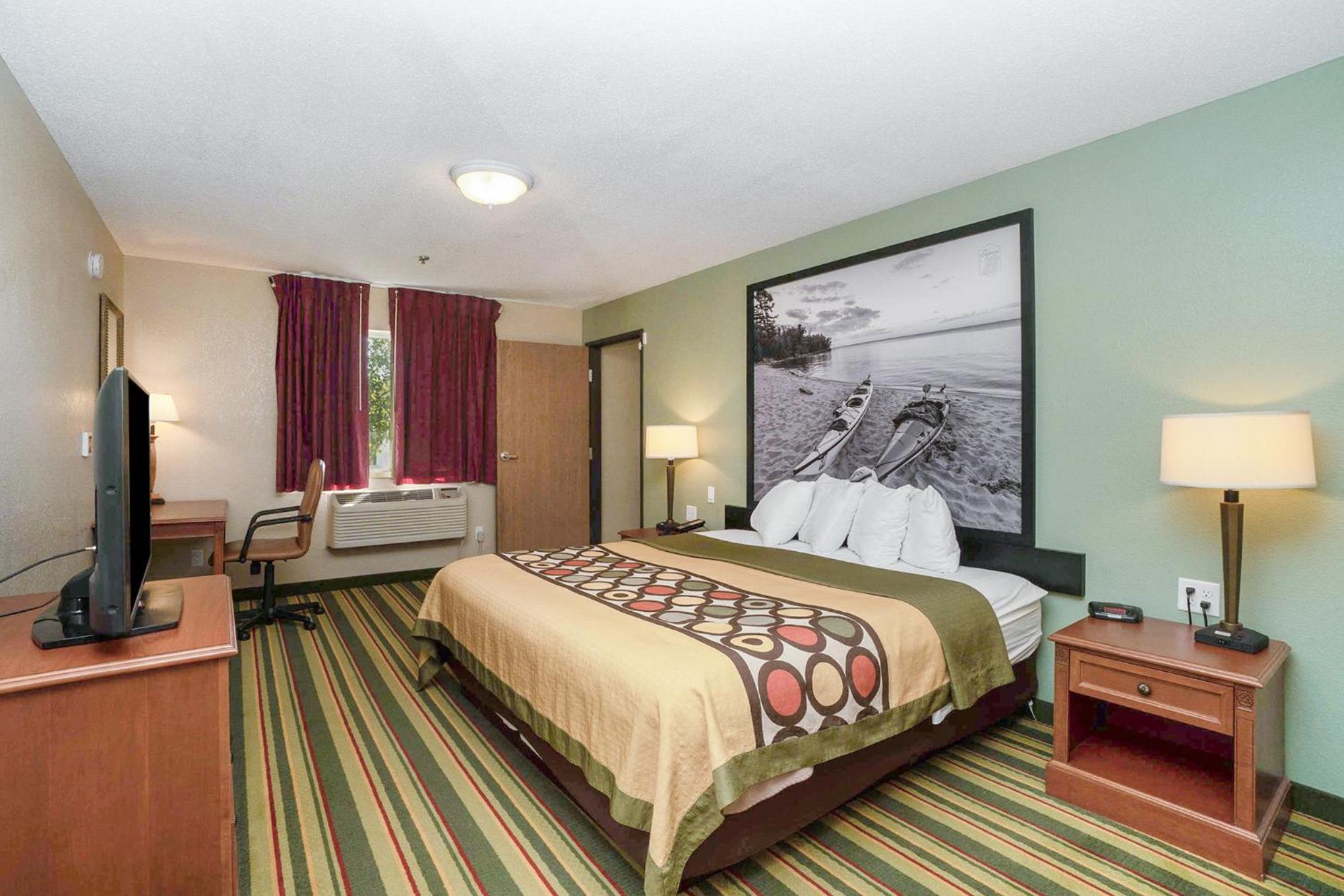 Mount Pleasant Vacations - Super 8 by Wyndham Mt. Pleasant - Property Image 5