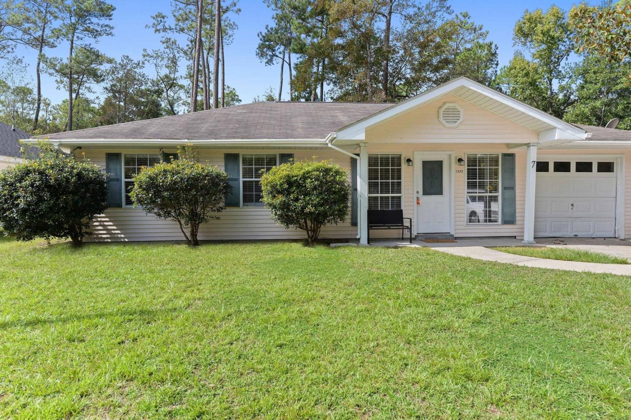 Cottage in Diamondhead view 2