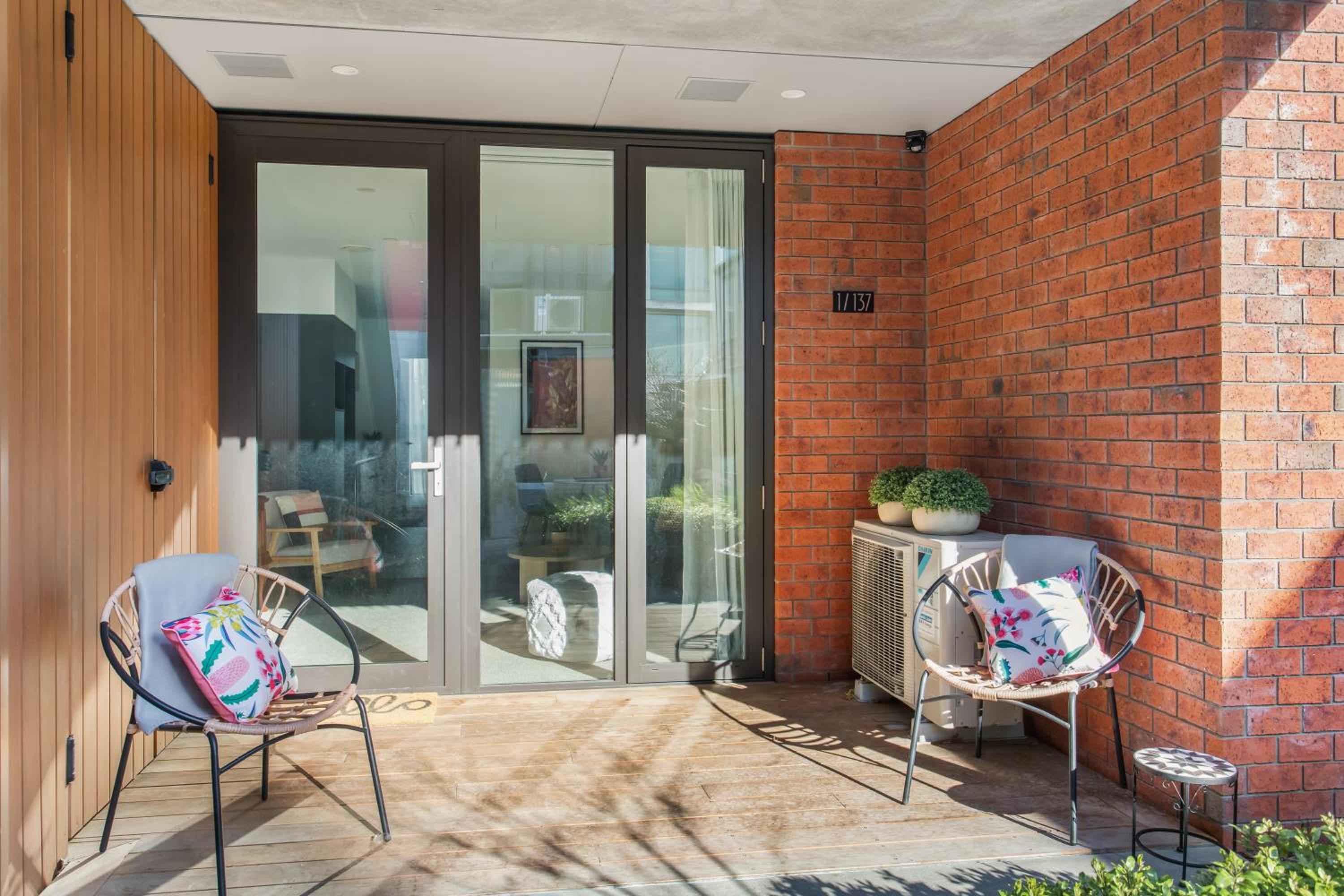 Modern Stylish New 3 Mins CBD view 3