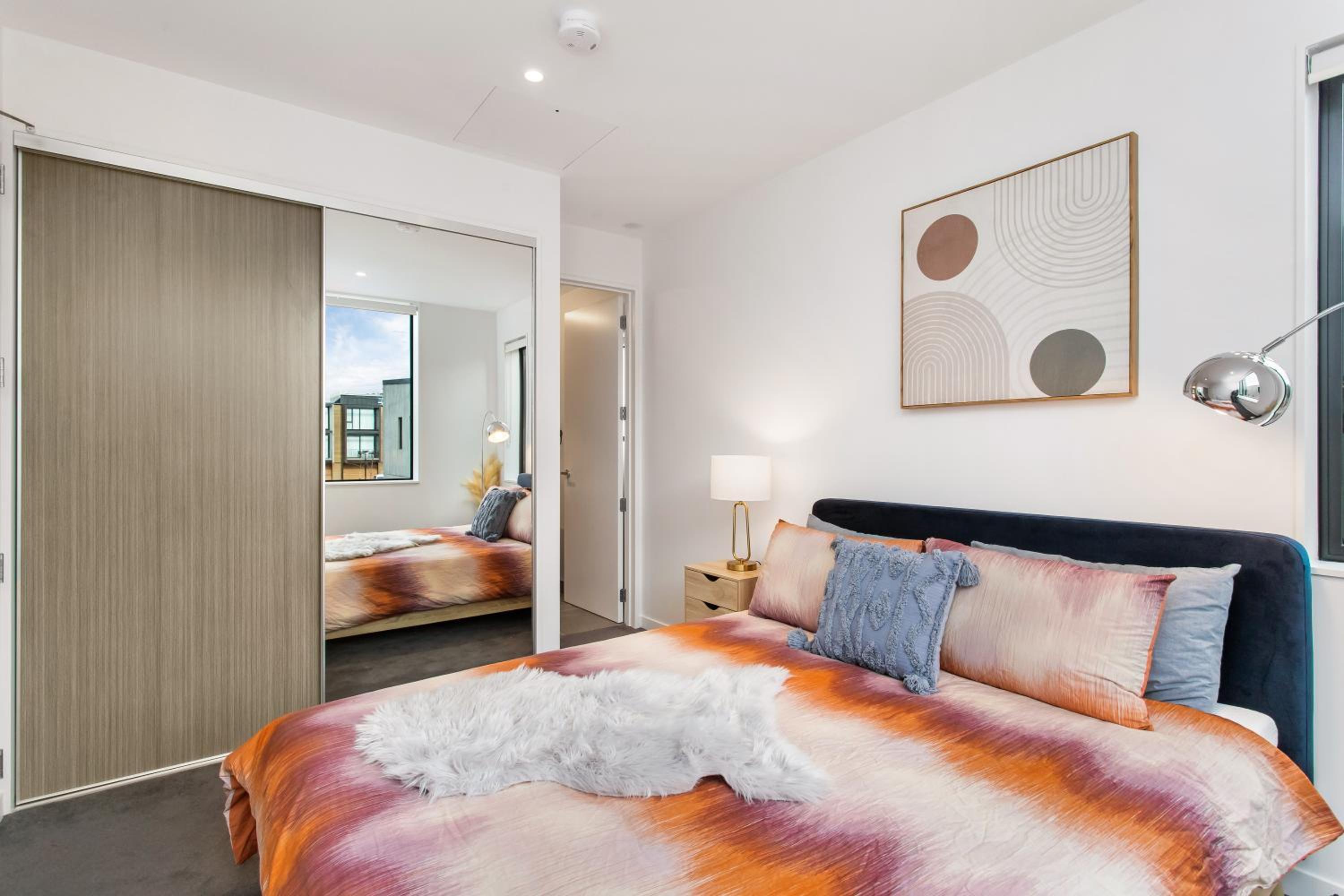 CBD Location Sunny Warm Free off Street Parking view 4
