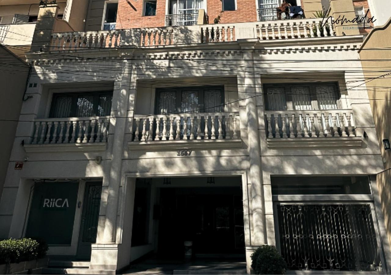 Departamento en calle principal, cómodo, hasta 4.