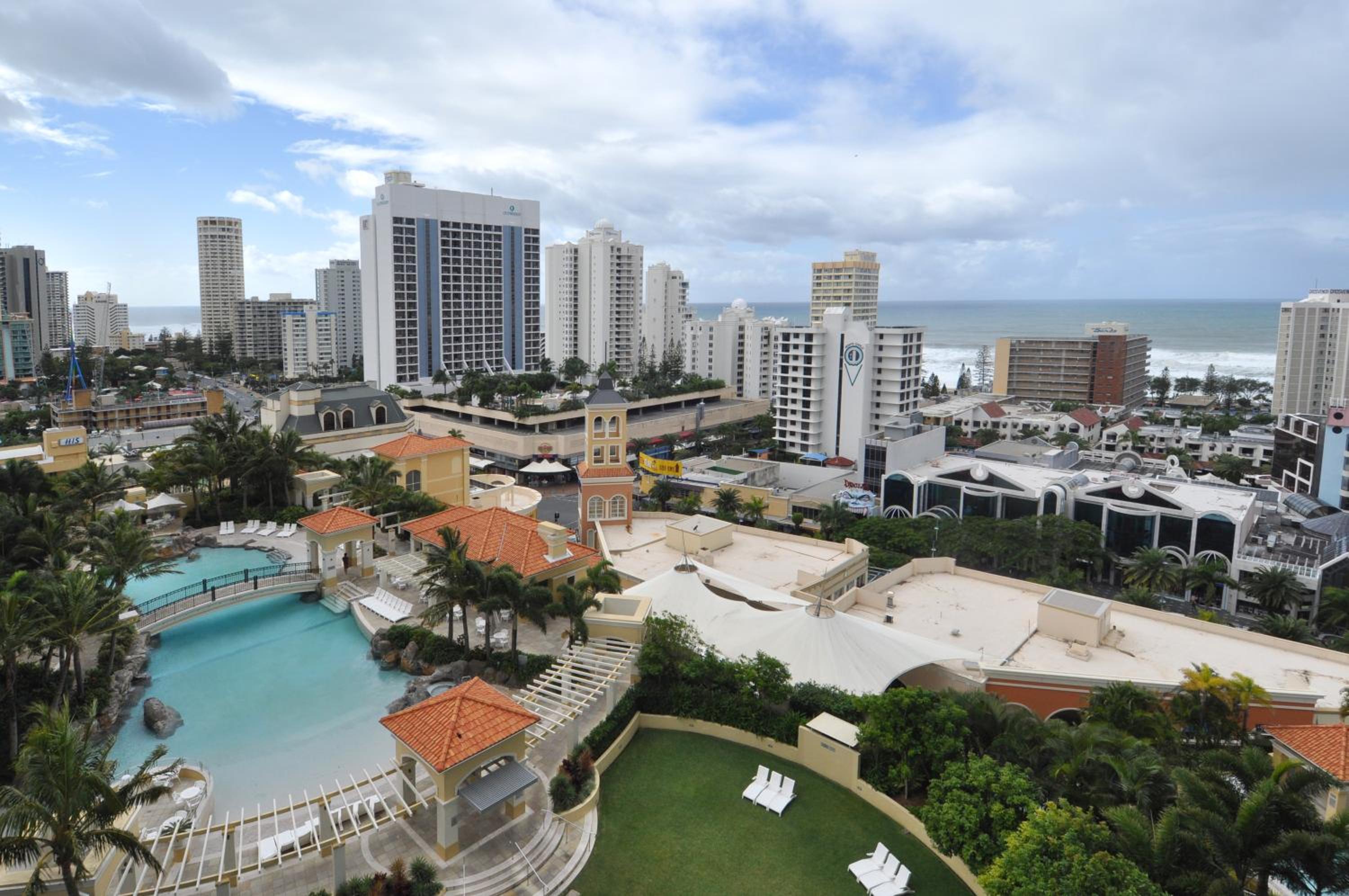 Chevron Renaissance - HR Surfers Paradise