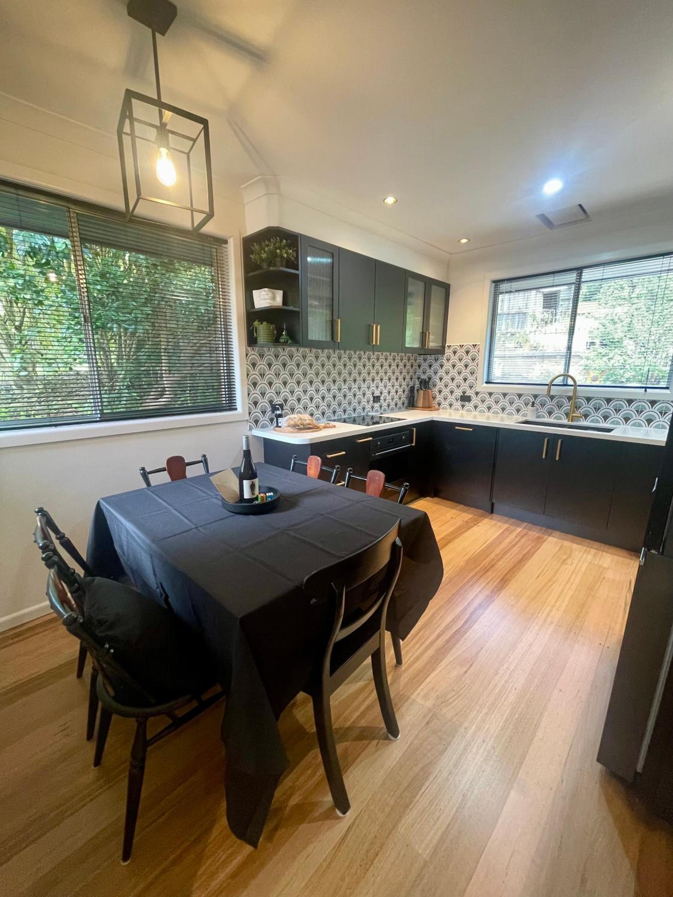 Yarra Valley Lifestyle Complete Home in Healesville Accommodates 6 adults Close to wineries Beautifully styled with excellent amenities Walk to town Welcom