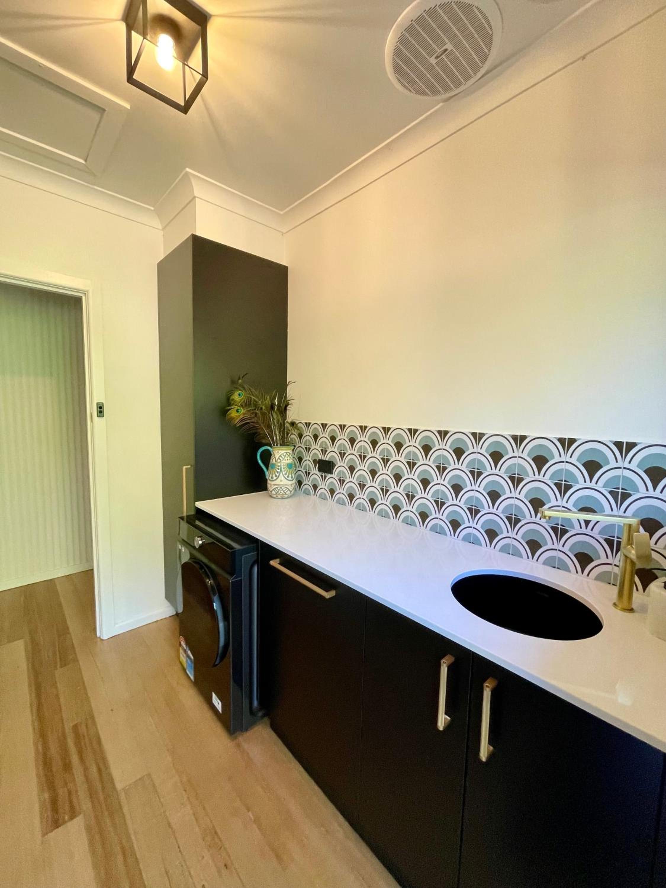 Yarra Valley Lifestyle Complete Home in Healesville Accommodates 6 adults Close to wineries Beautifully styled with excellent amenities Walk to town Welcom