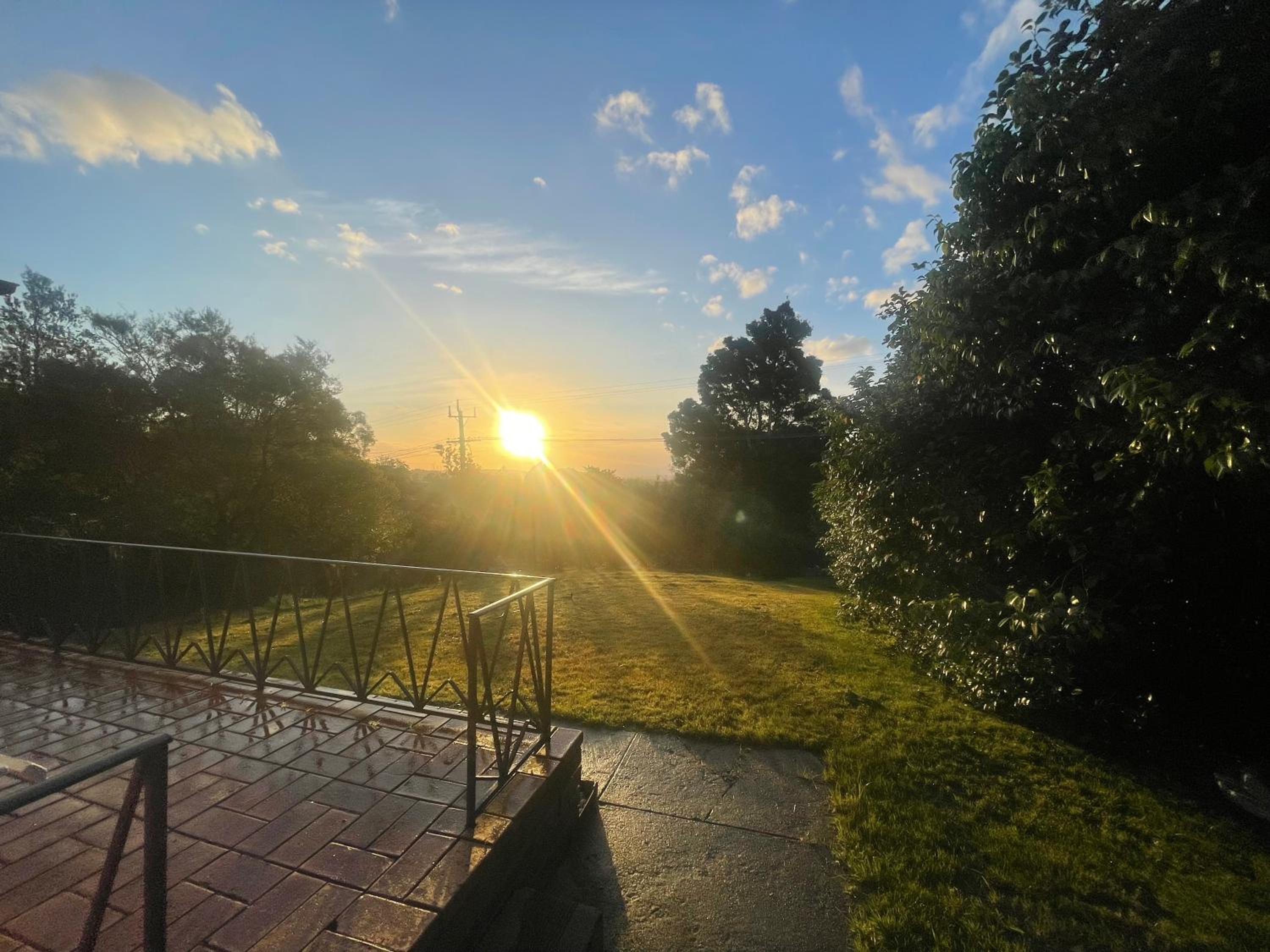 Yarra Valley Lifestyle Complete Home in Healesville Accommodates 6 adults Close to wineries Beautifully styled with excellent amenities Walk to town Welcom