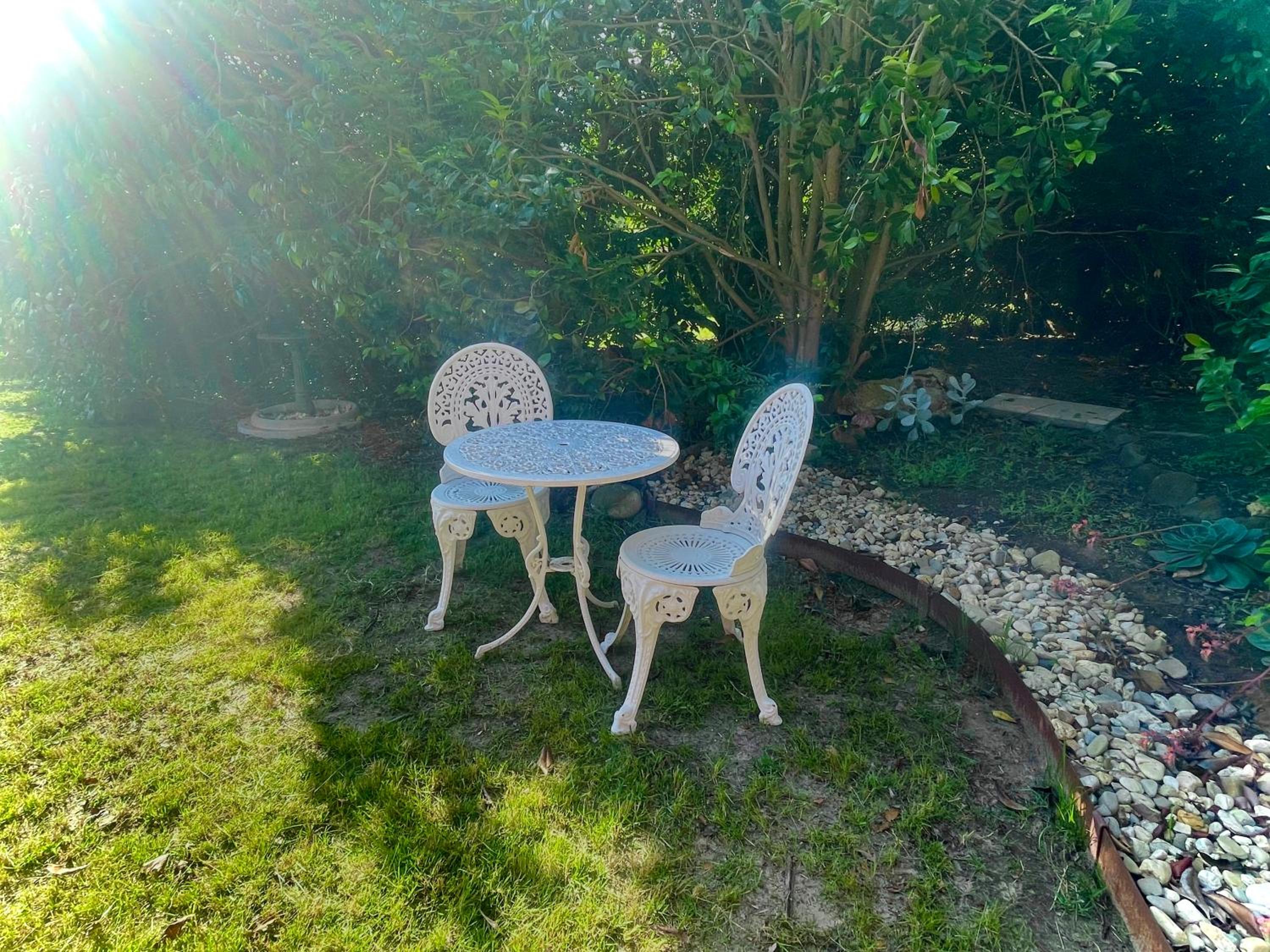 Yarra Valley Lifestyle Complete Home in Healesville Accommodates 6 adults Close to wineries Beautifully styled with excellent amenities Walk to town Welcom