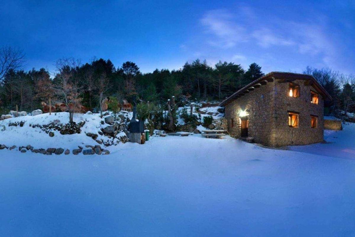 Casa rural alquiler íntegro Borda de Calvera para 9 personas view 2