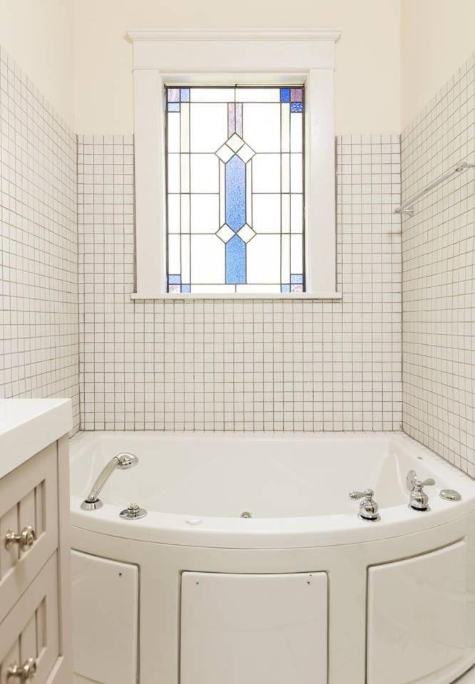 5BR Historic Midtown Craftsman Home w Jacuzzi