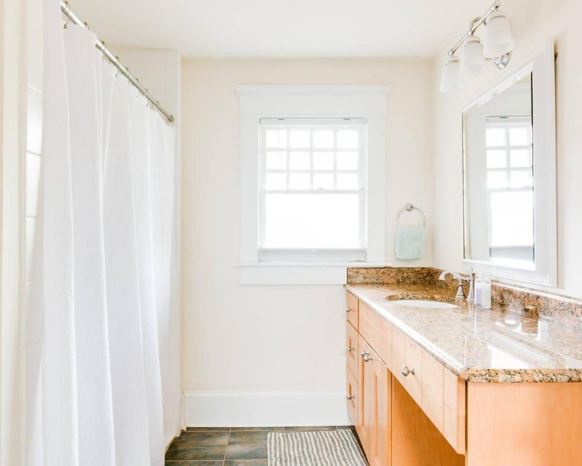 5BR Historic Midtown Craftsman Home w Jacuzzi