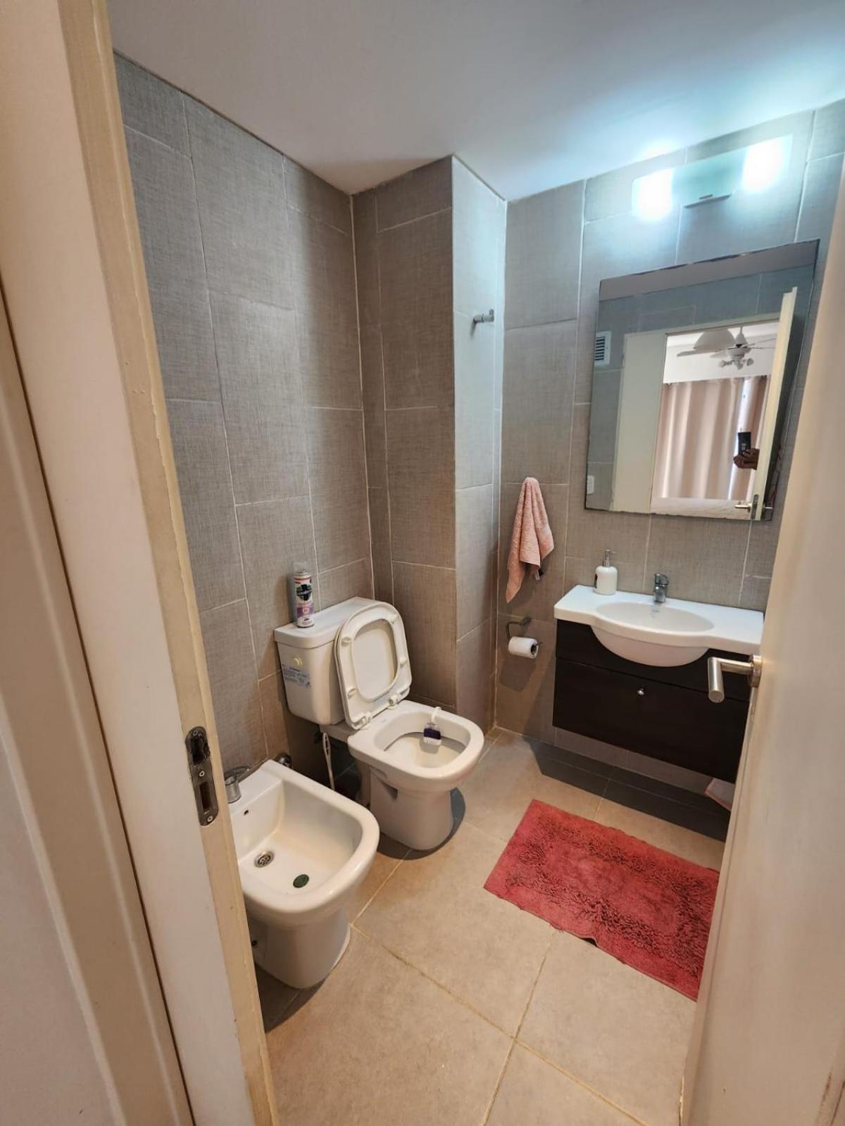 Amplio Monoambiente Dividido 45 m2. Flores.
