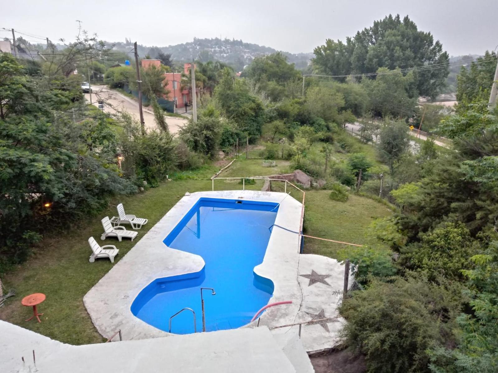 Casa Villa Carlos Paz, con pileta, frente al río