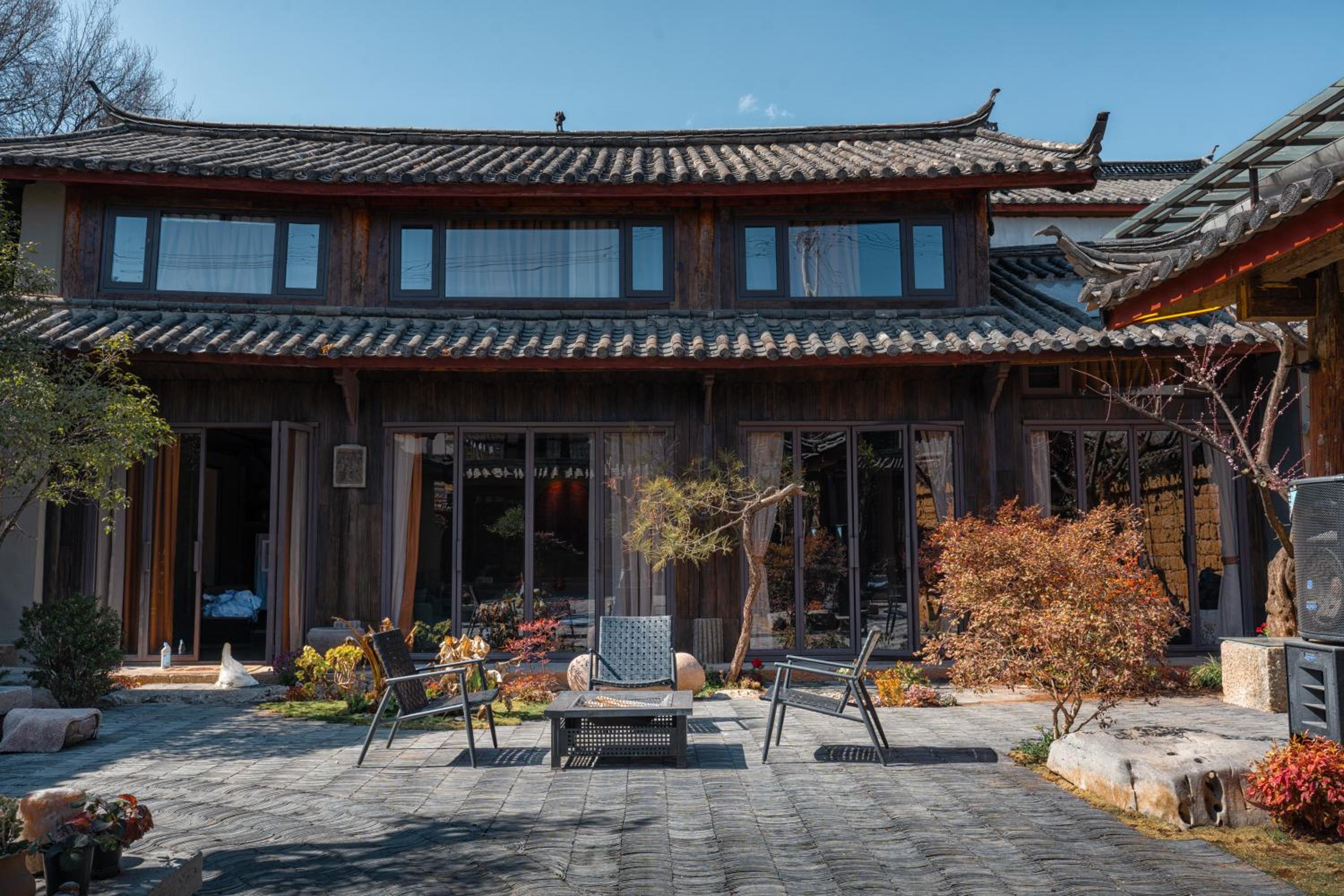 Qushe Snowy Mountain View Art B&B