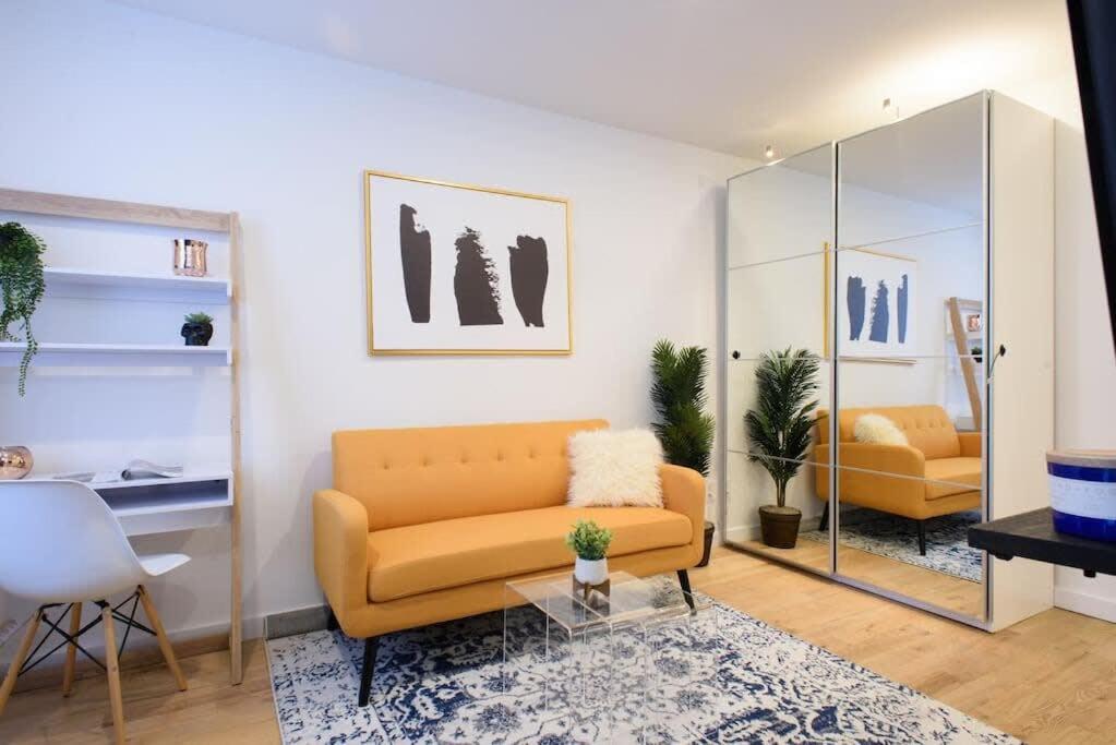 69-3D Prime Lower East East BRAND NEW 1br Apt