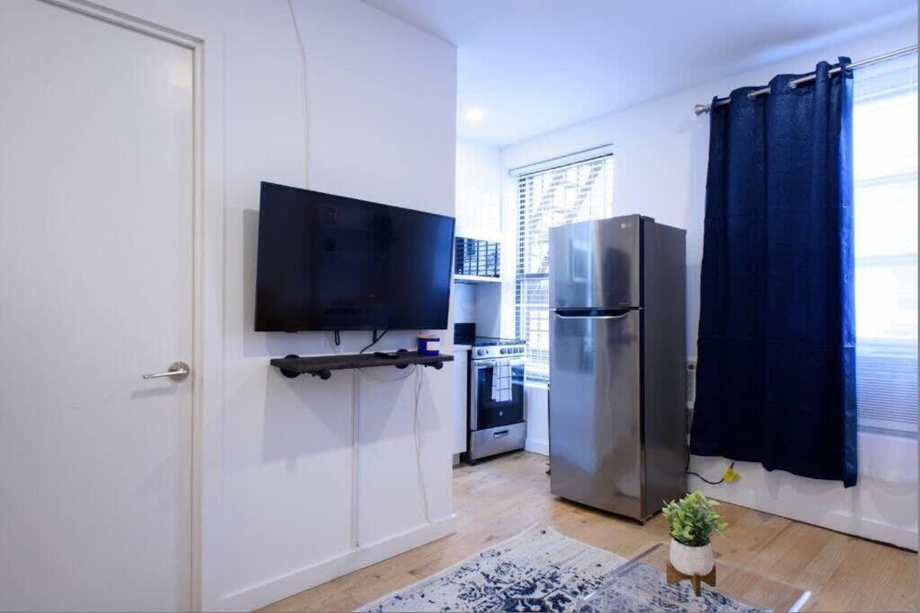 69-3D Prime Lower East East BRAND NEW 1br Apt
